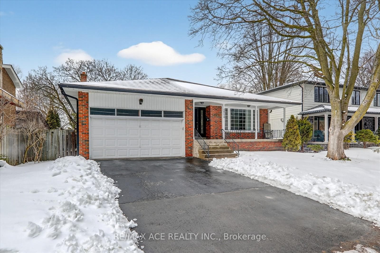 1719 Valentine Gardens photo 3