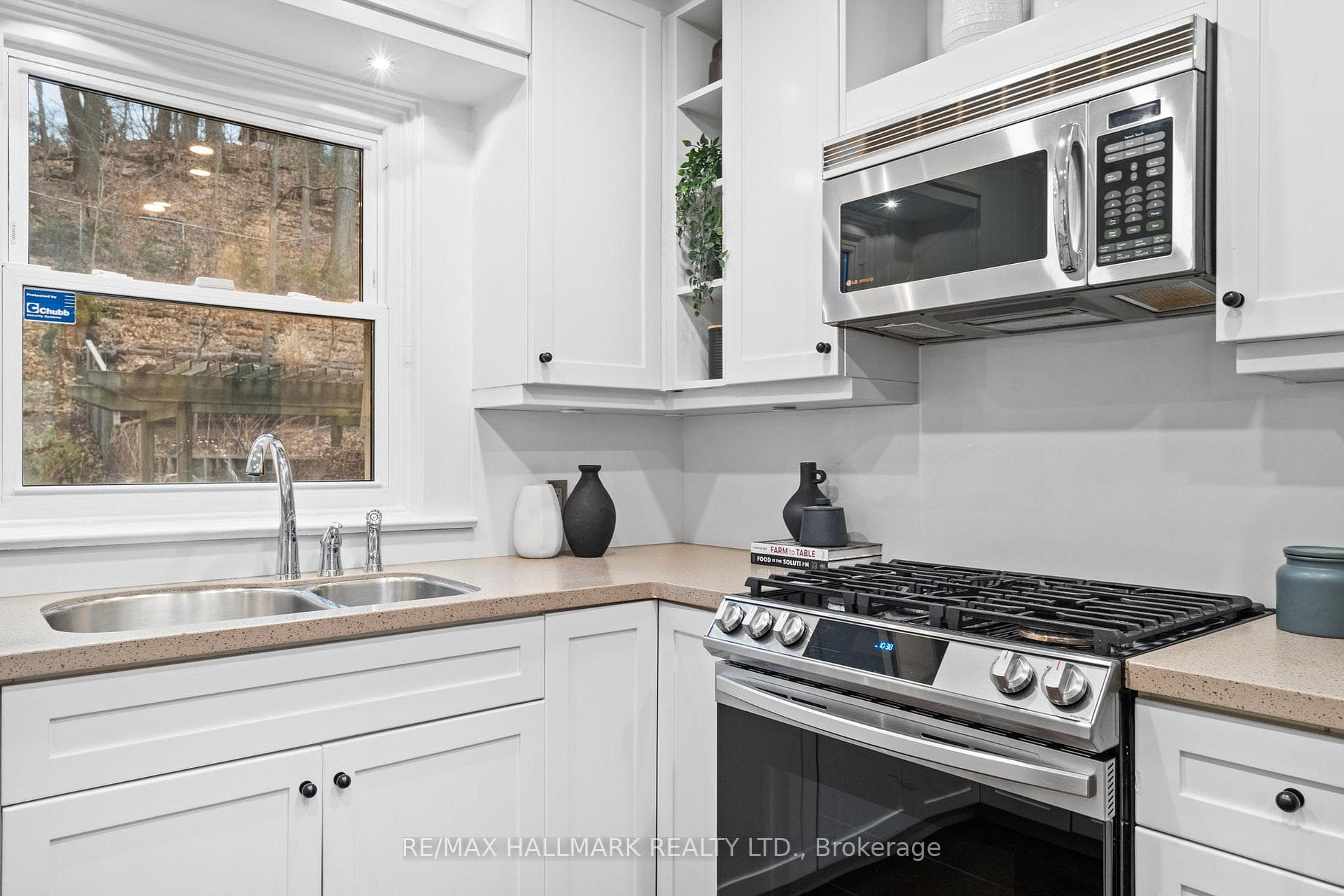 74 Glen Davis Crescent photo 9