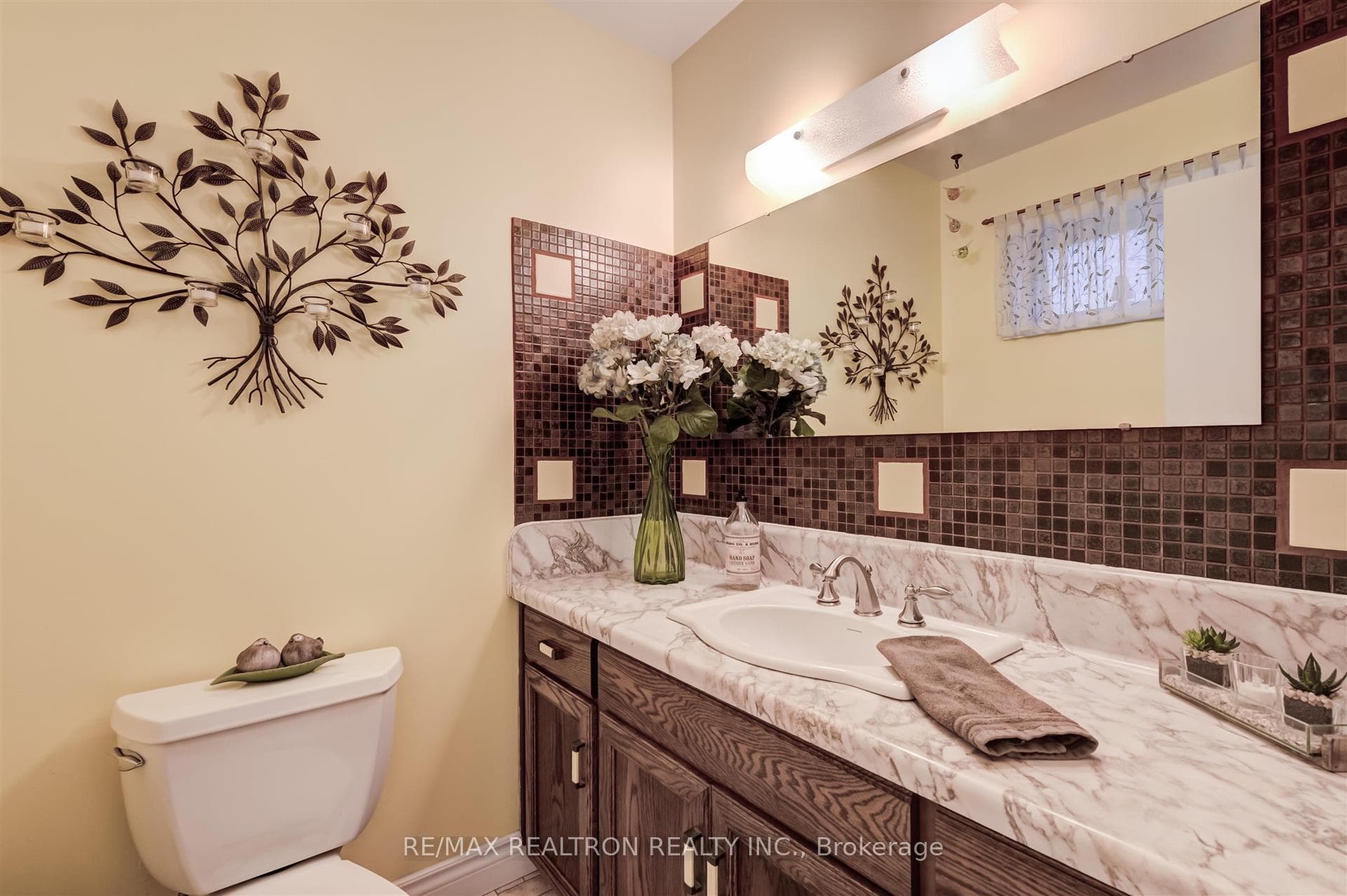 88 Marine Drive photo 19