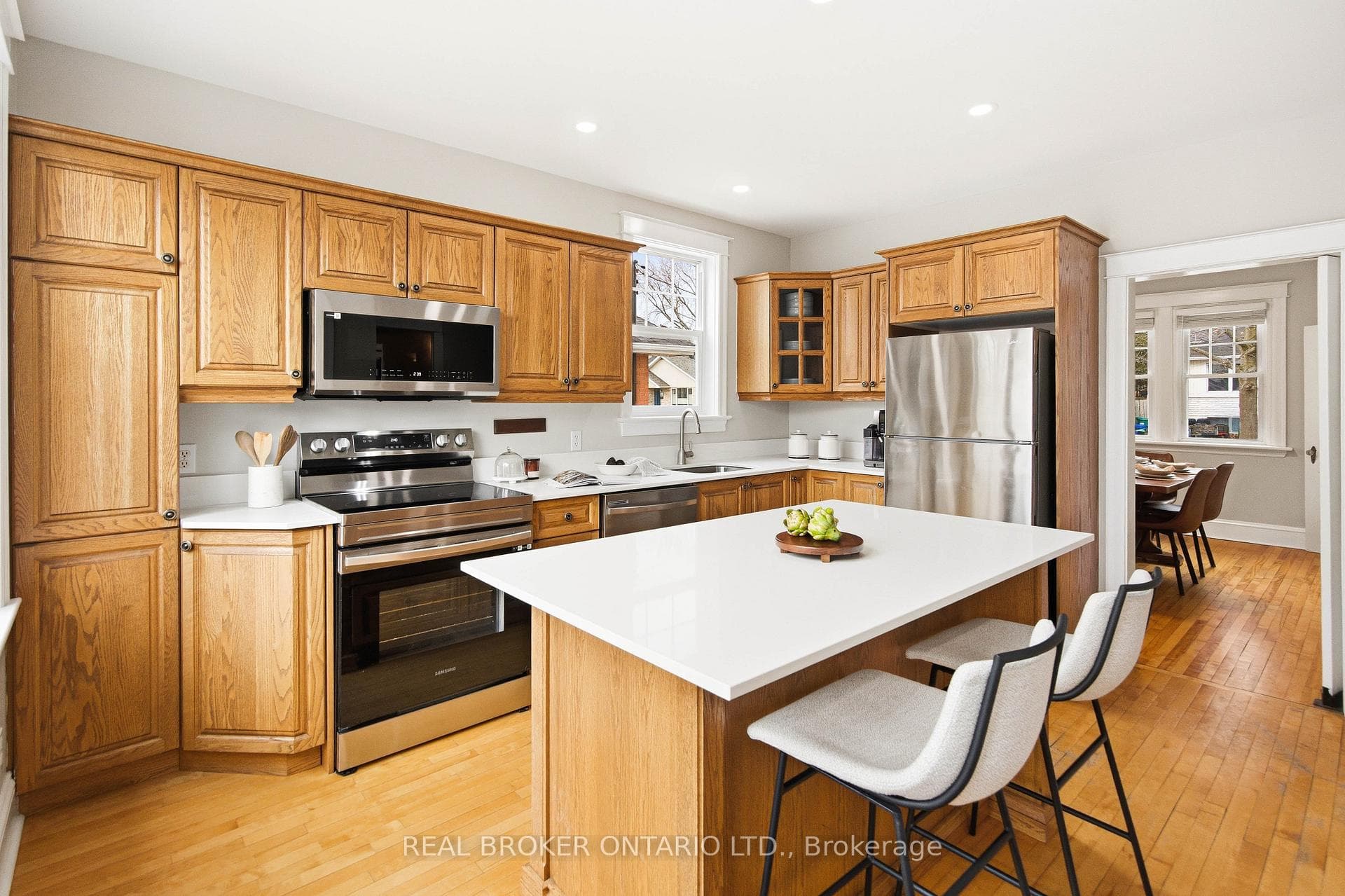 496 Hartleigh Avenue photo 8