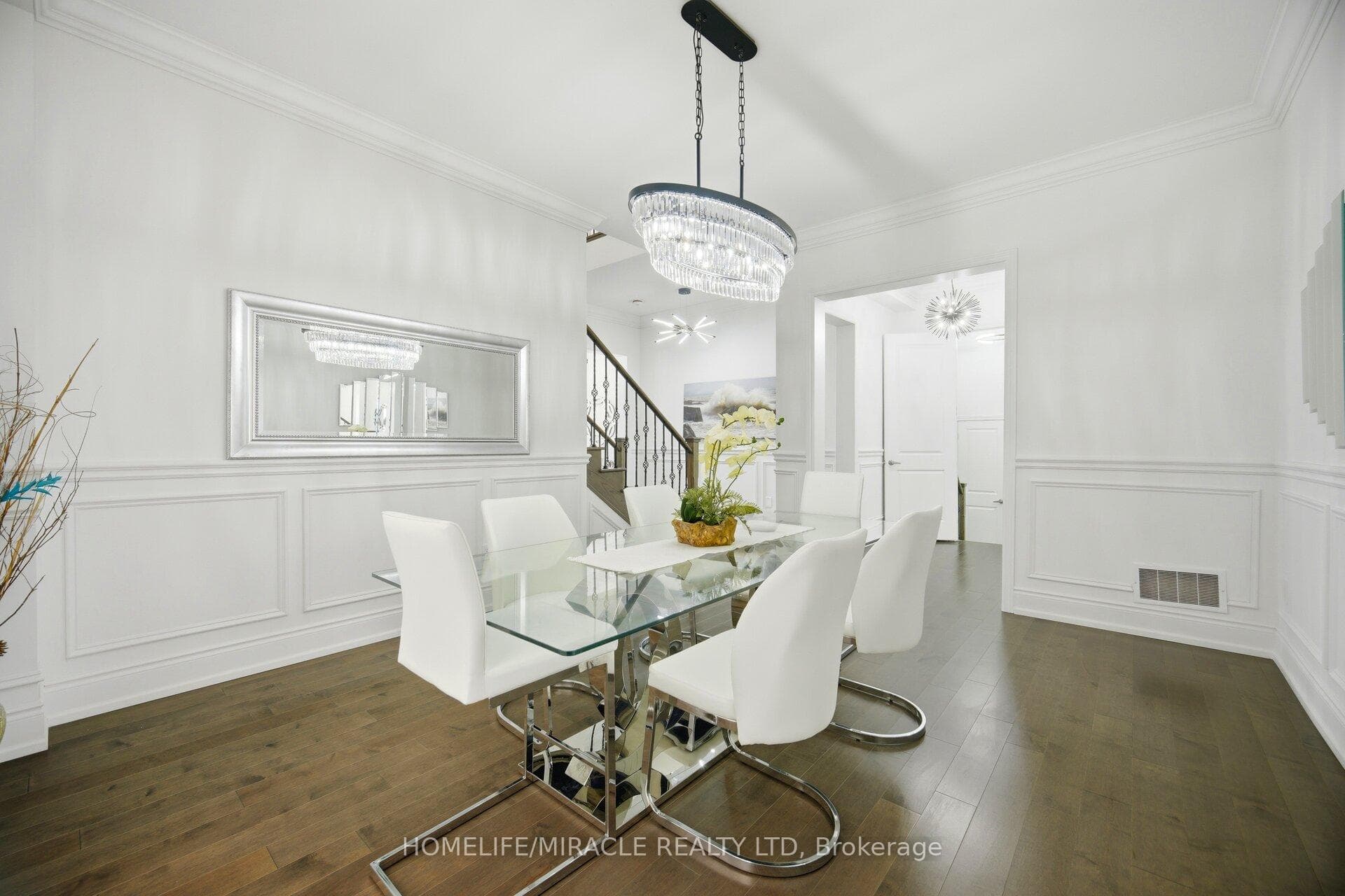 642 Barons Street photo 7