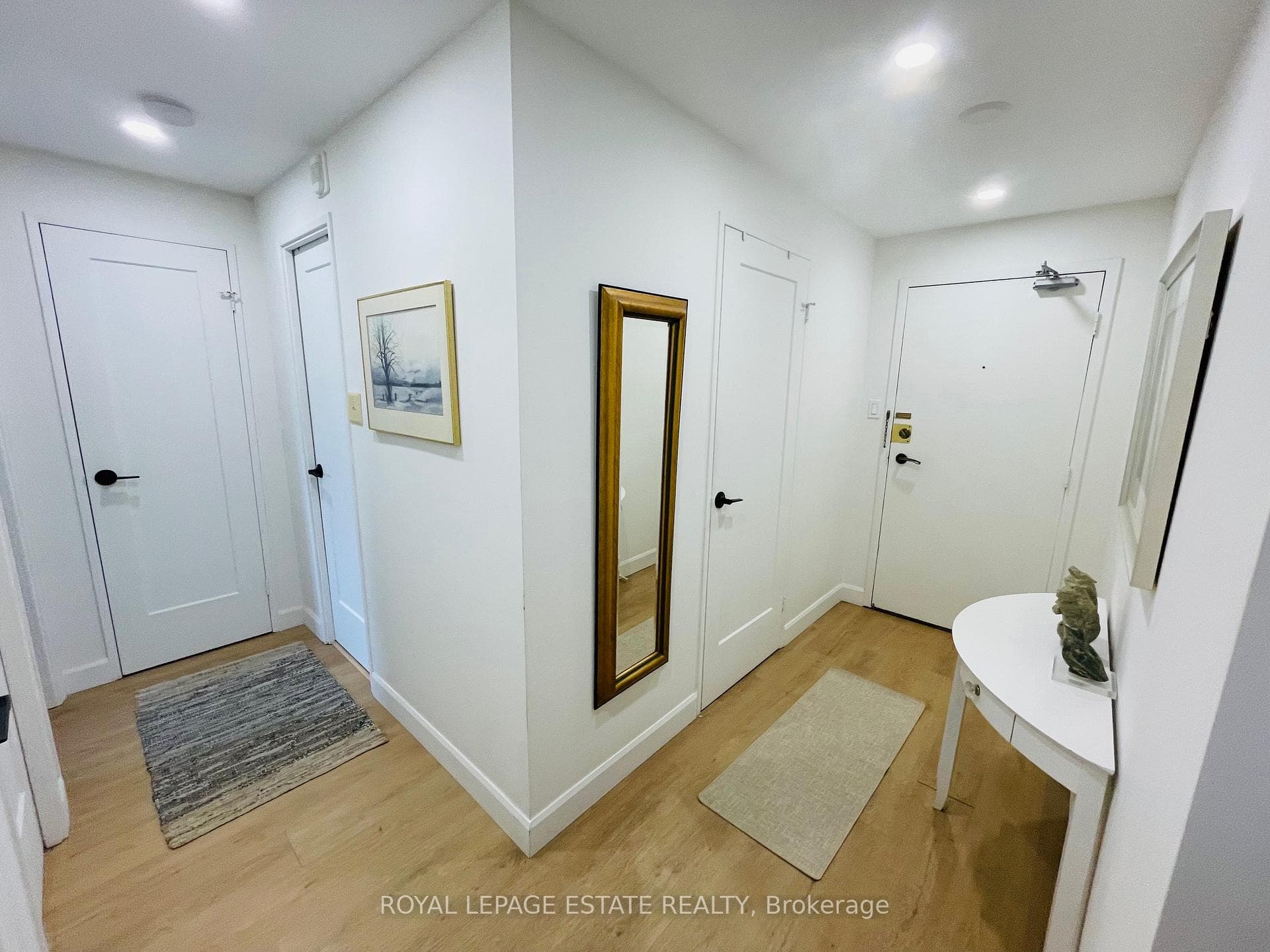 50 Inverlochy Boulevard Unit 1004 photo 4