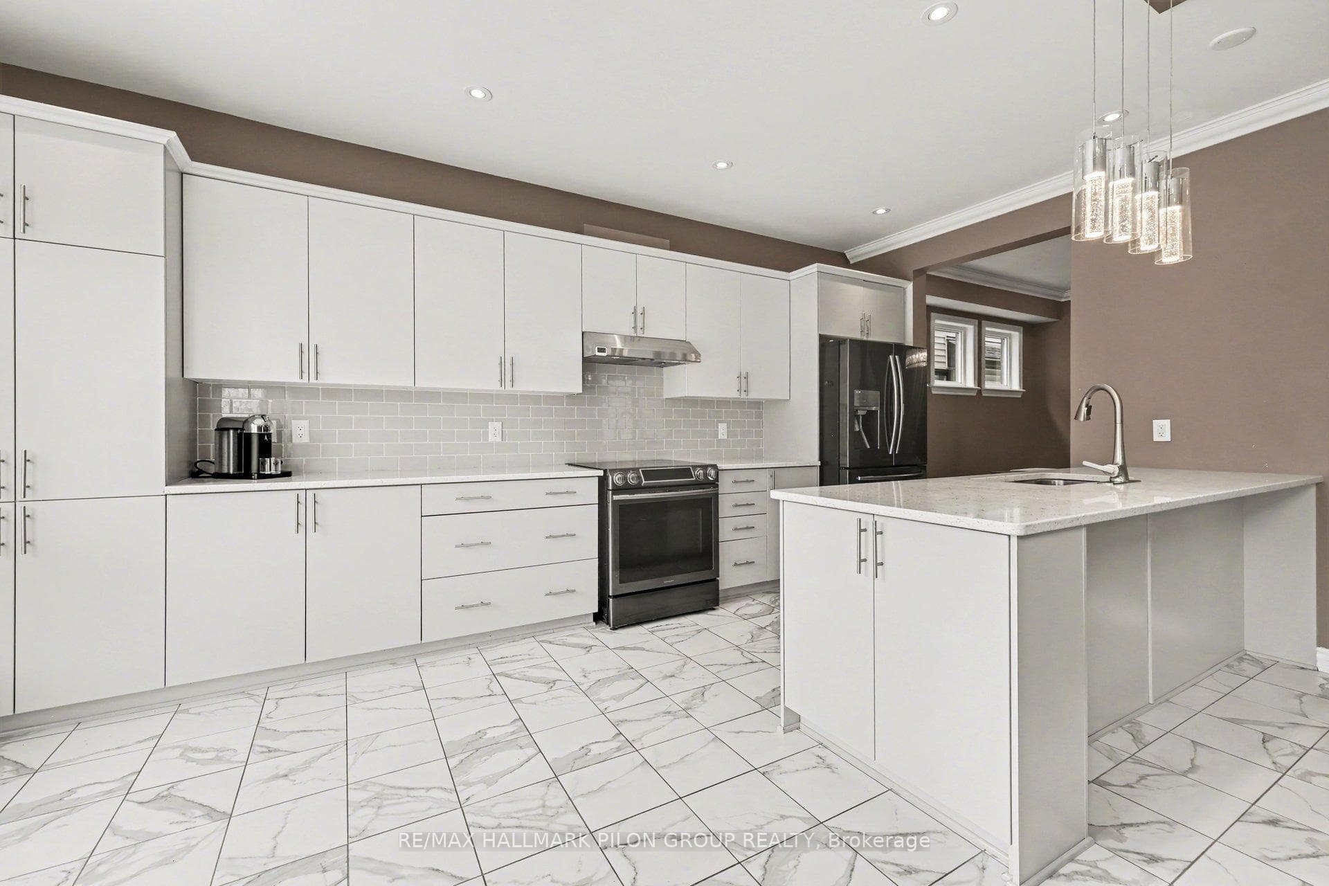 266 Shinleaf Crescent photo 5