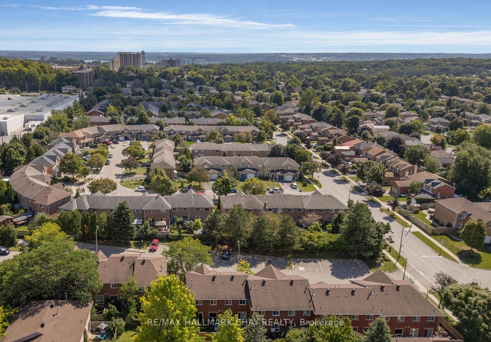 77 Lyfytt Crescent photo 4