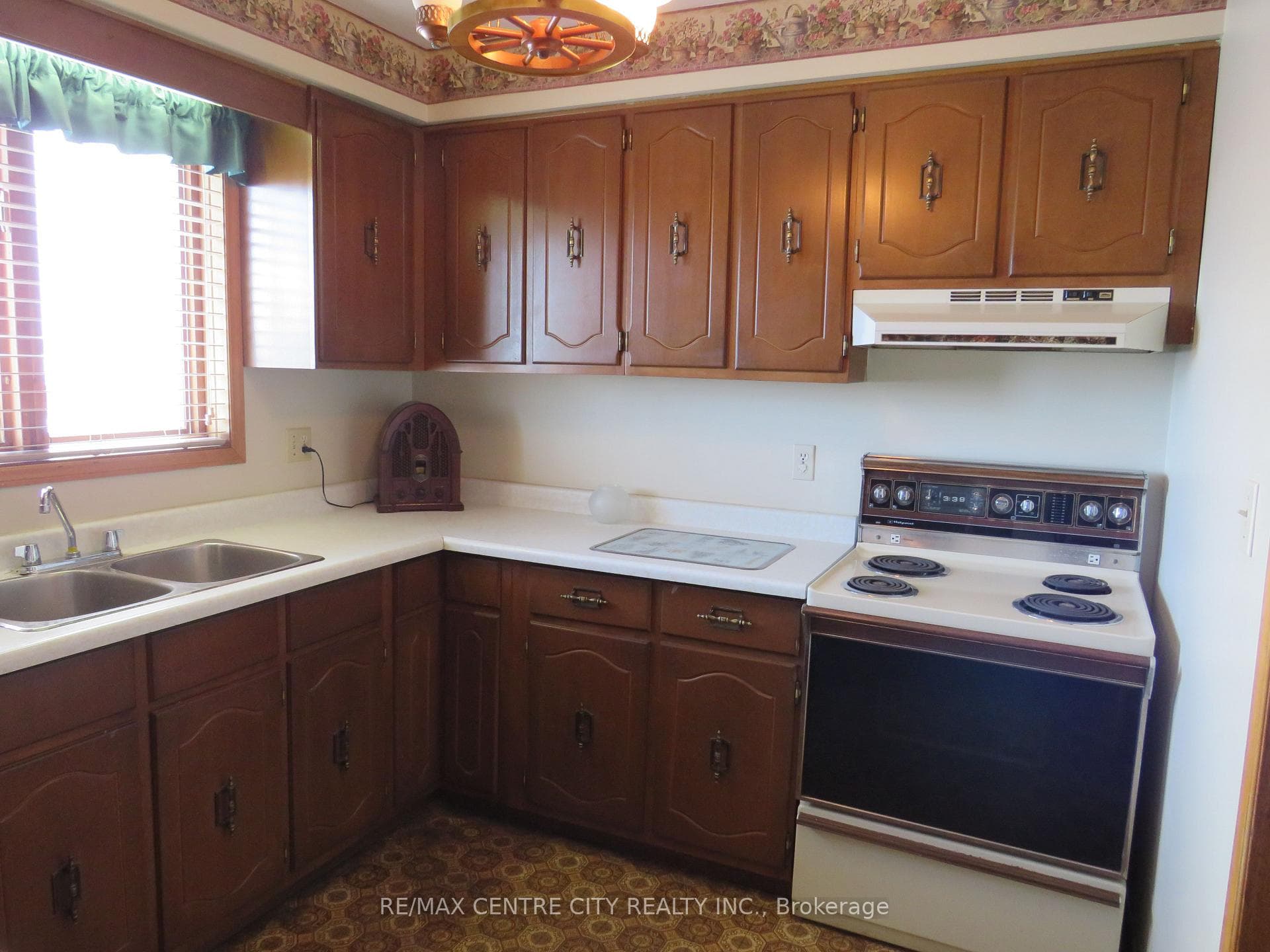 4462 Egremont Drive photo 13
