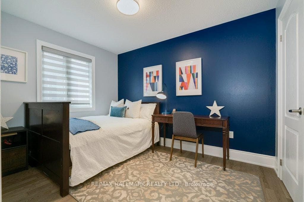 245 Cranbrook Crescent photo 21