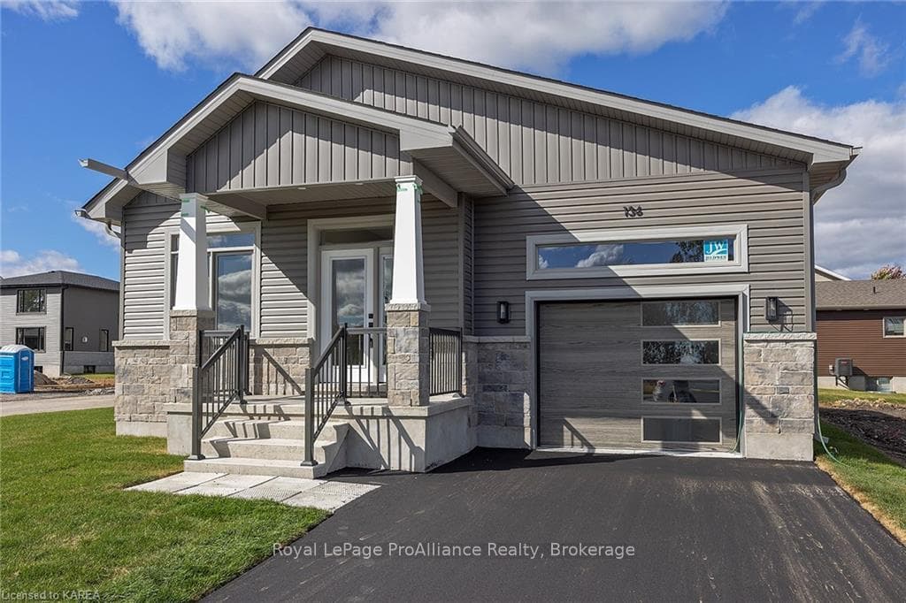 136 MCDONOUGH Crescent photo 4