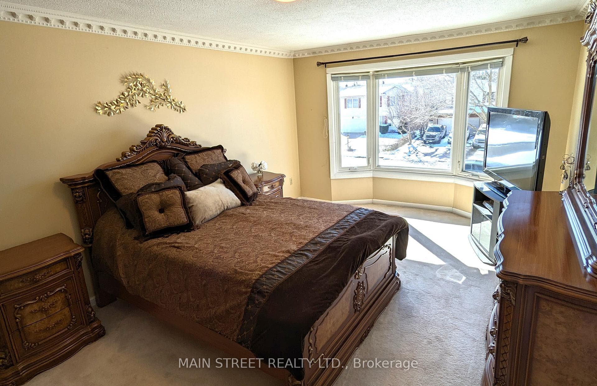 Primary bdrm has 3 piece bath and walk-in closet