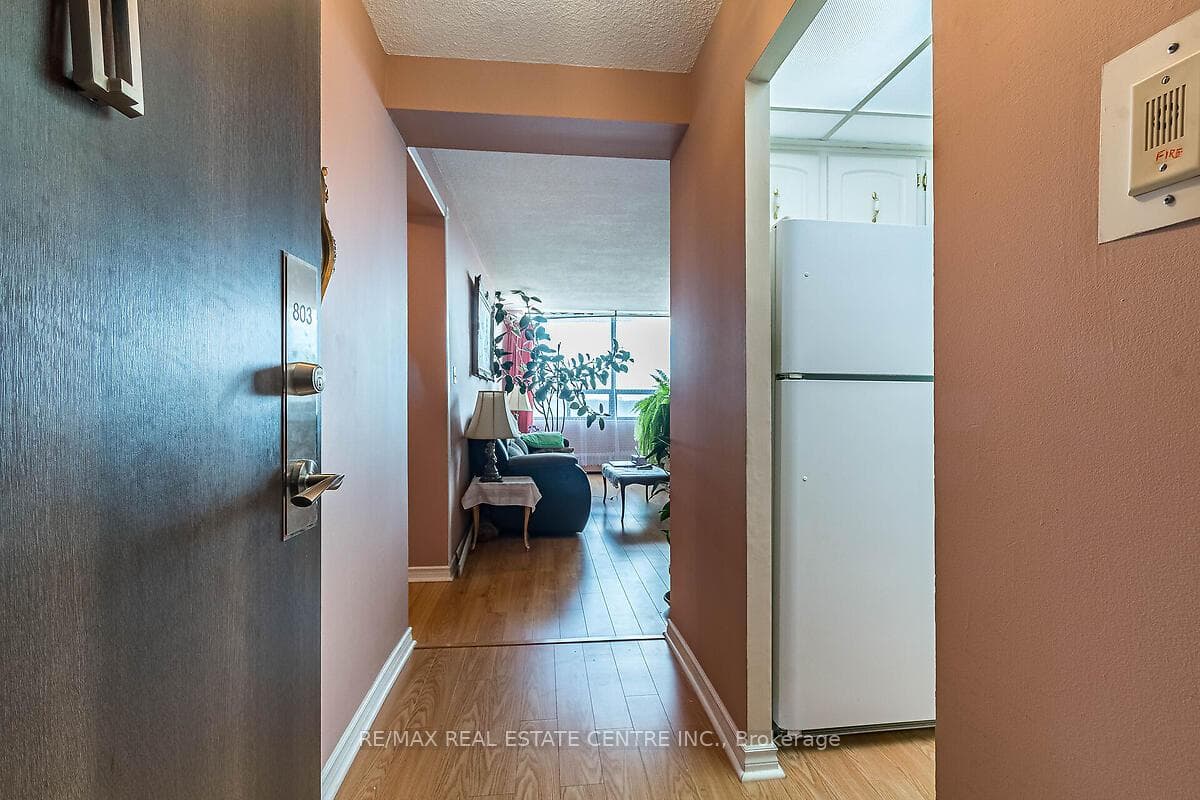 2542 Argyle Road Unit 803 photo 8
