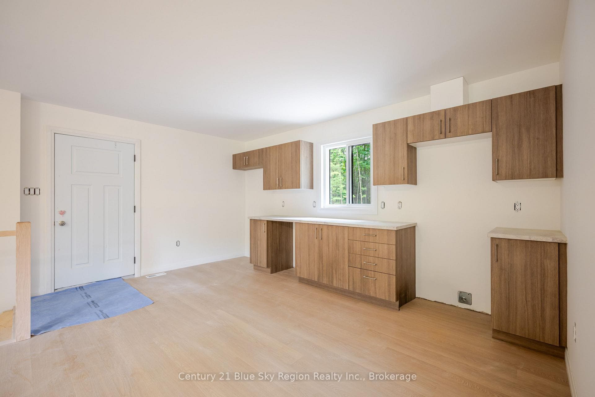 205 Greenwood Drive photo 7