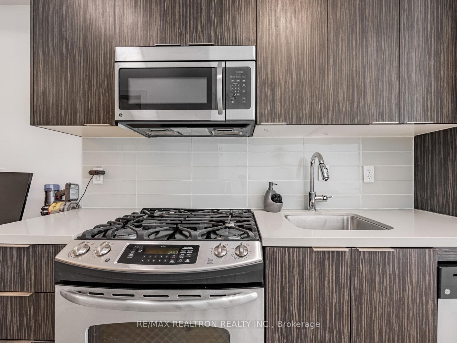 150 Broadview Avenue Unit 17 photo 17