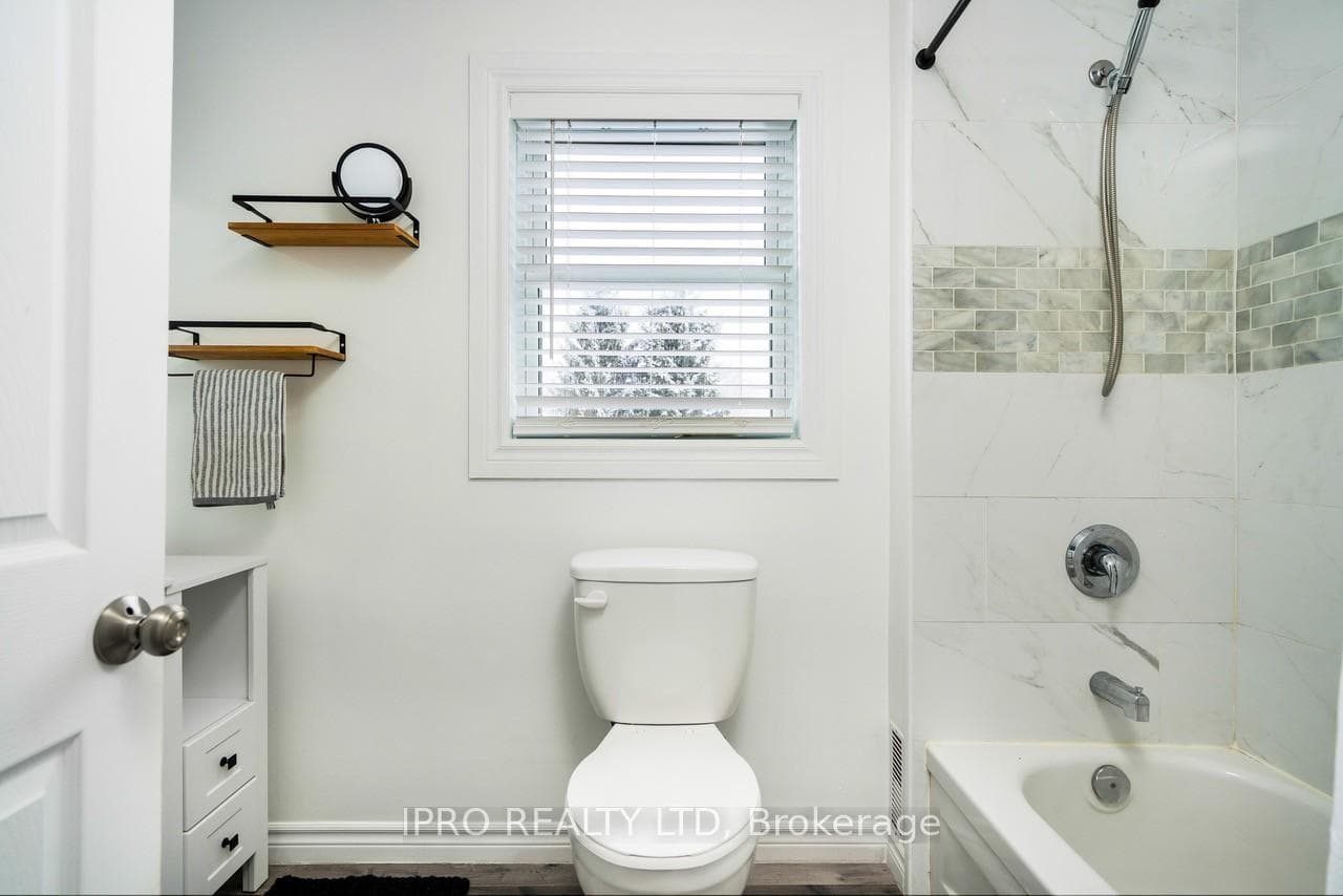 19 Reid Crescent photo 21