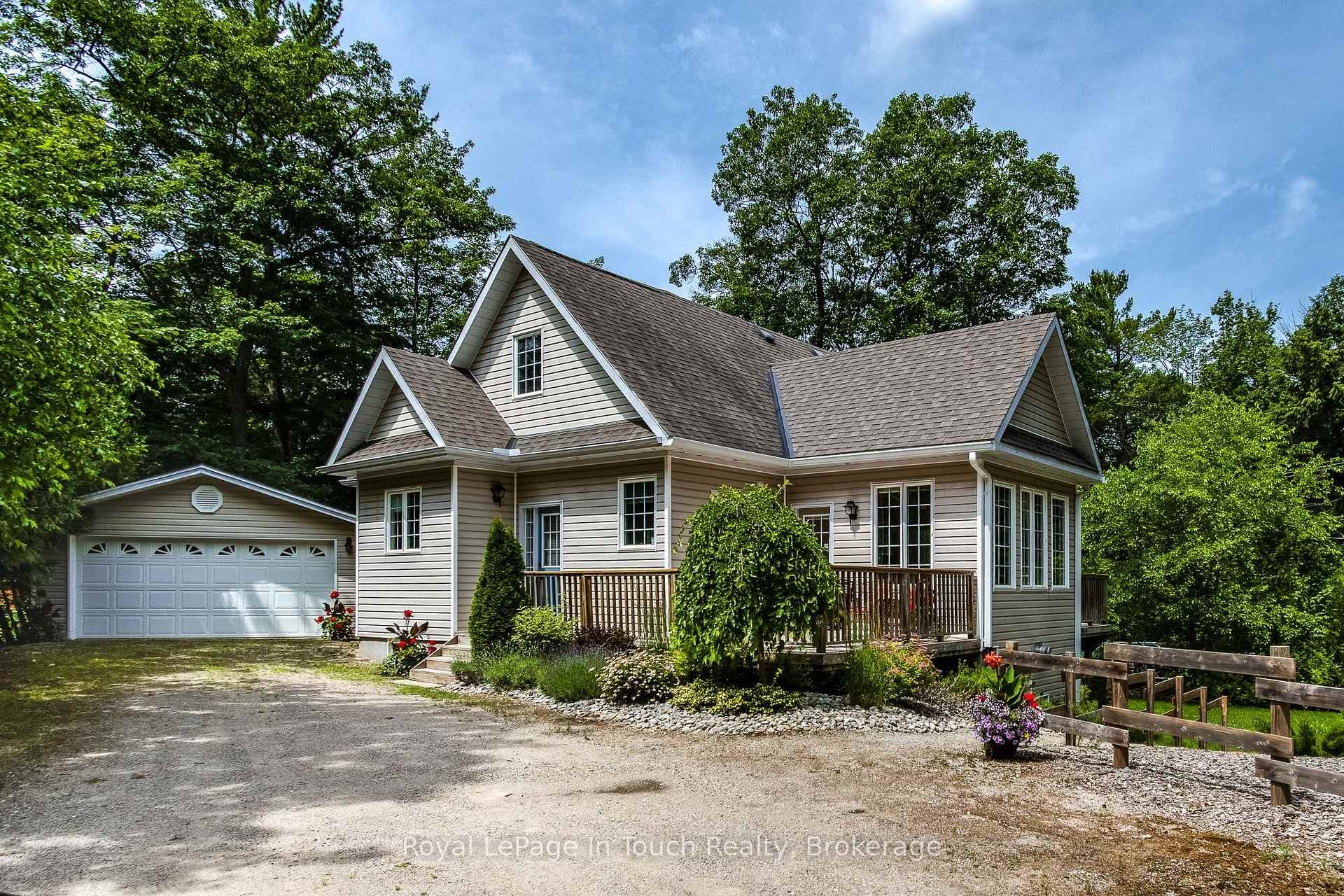 8 Woodward Drive photo 1