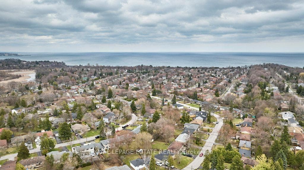 138 Beaverbrook Court photo 45