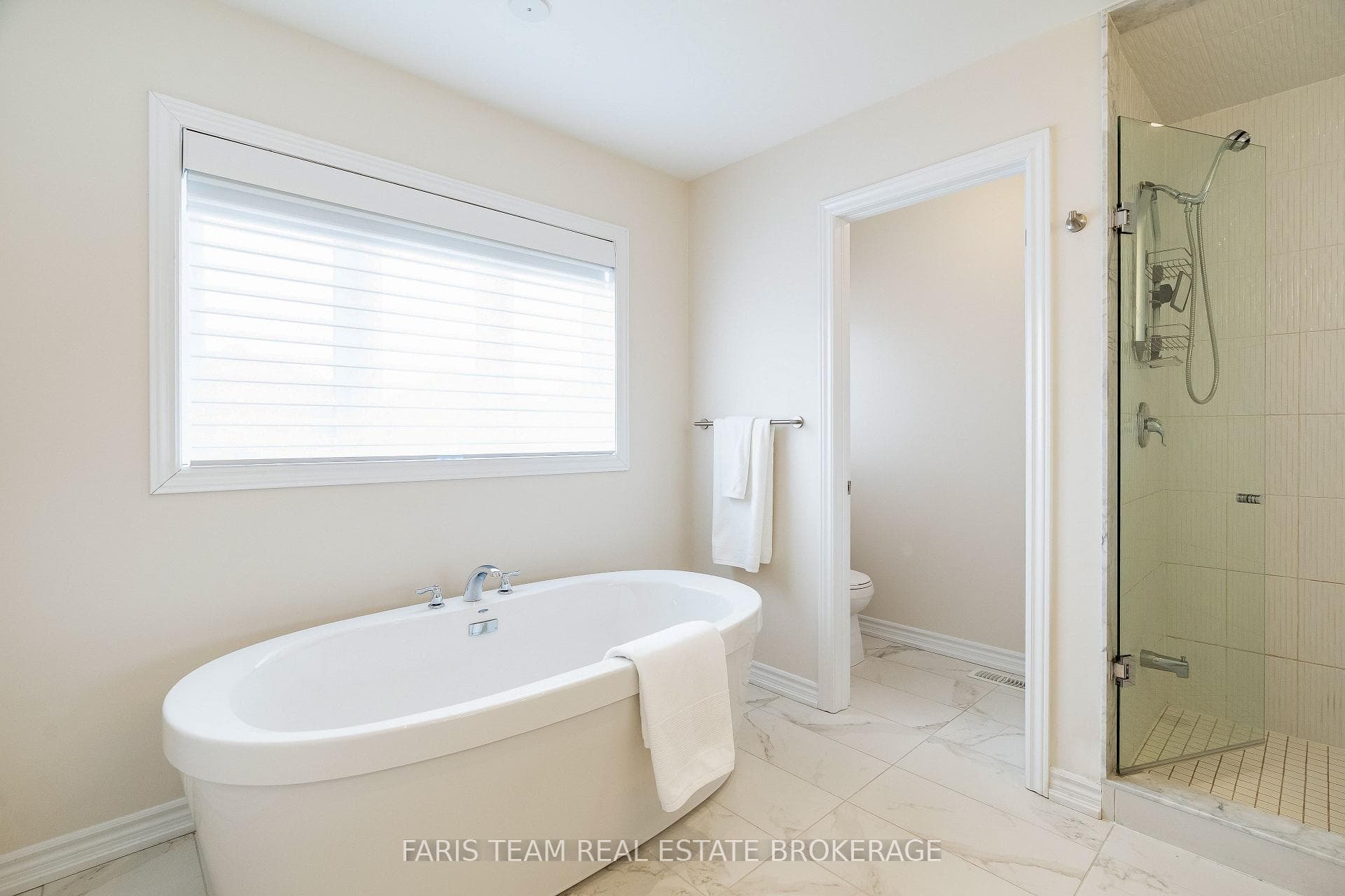 1559 Farrow Crescent photo 28