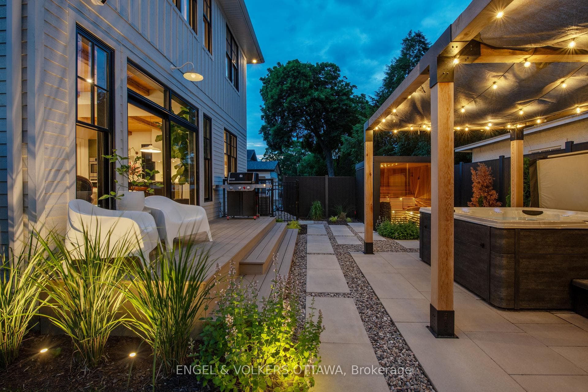 551 Hillcrest Avenue photo 4