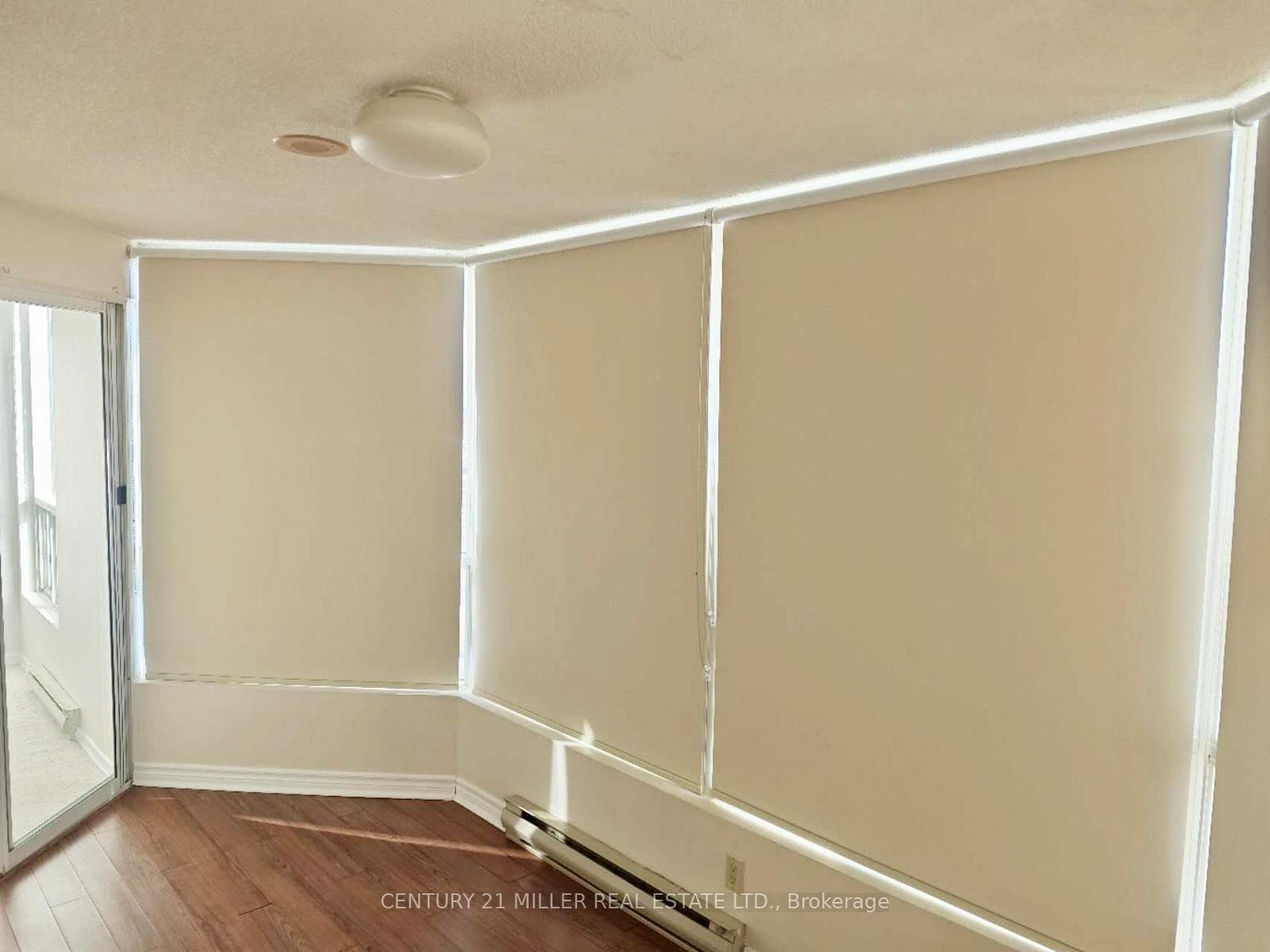 Black-out Blinds in all rooms
