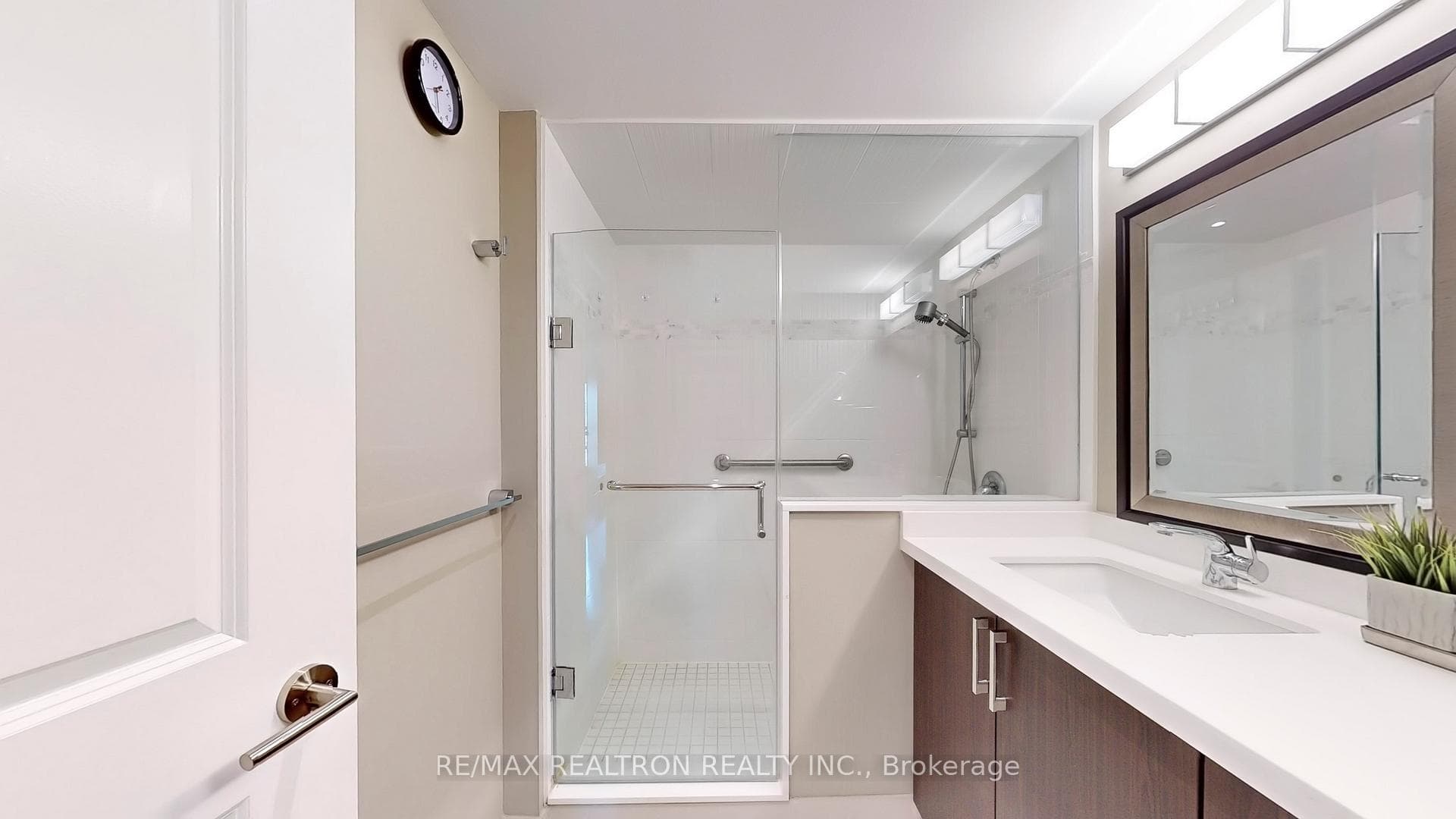 7805 Bayview Avenue Unit 912 photo 17