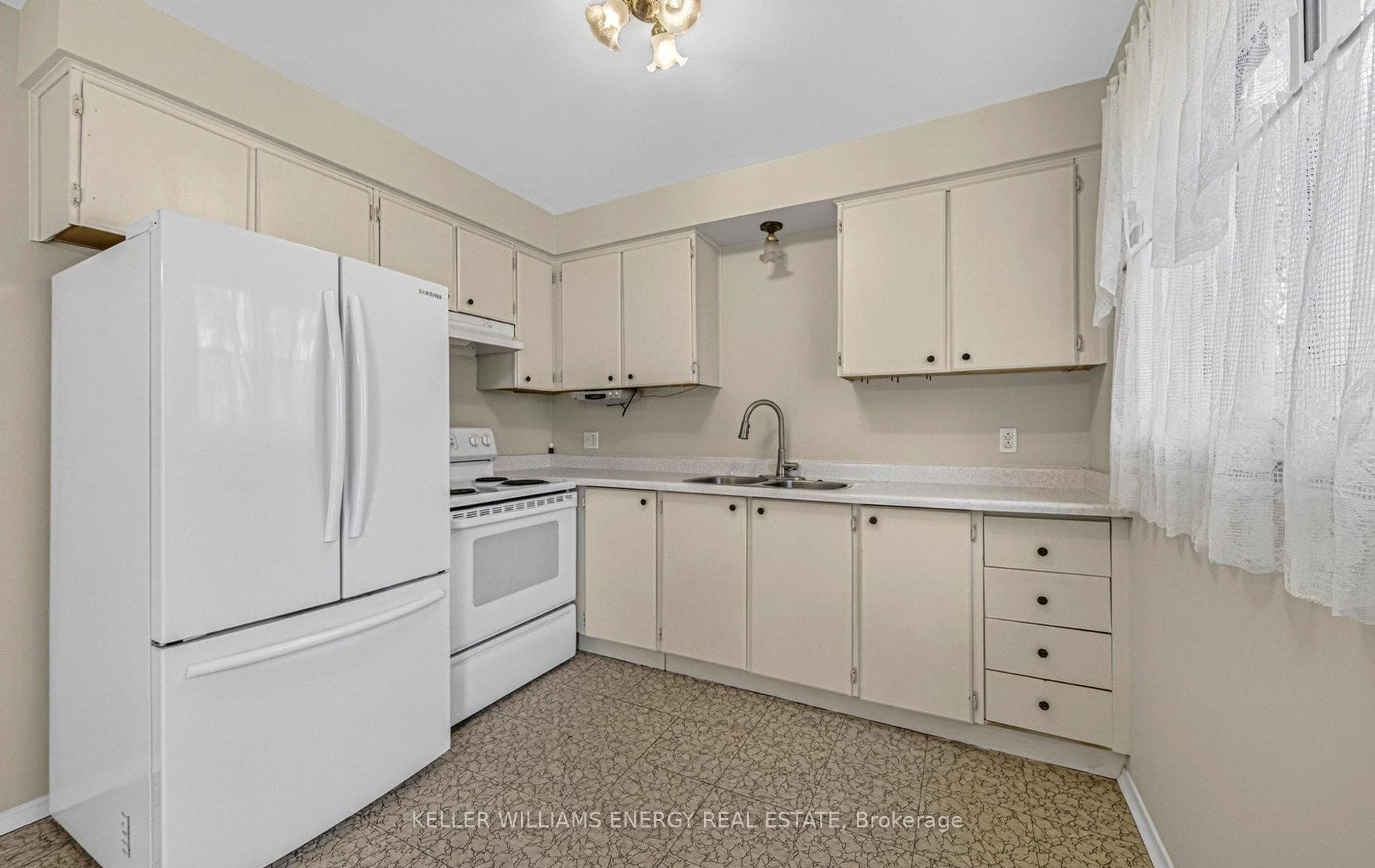 251 Kinmount Crescent photo 16