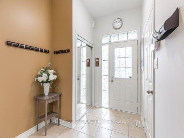 356 Hobbs Crescent photo 3