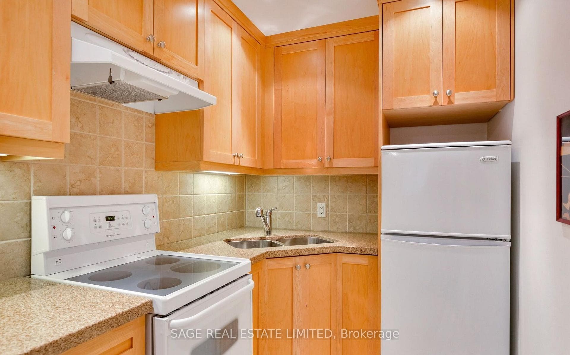 85 HARSHAW Avenue photo 2