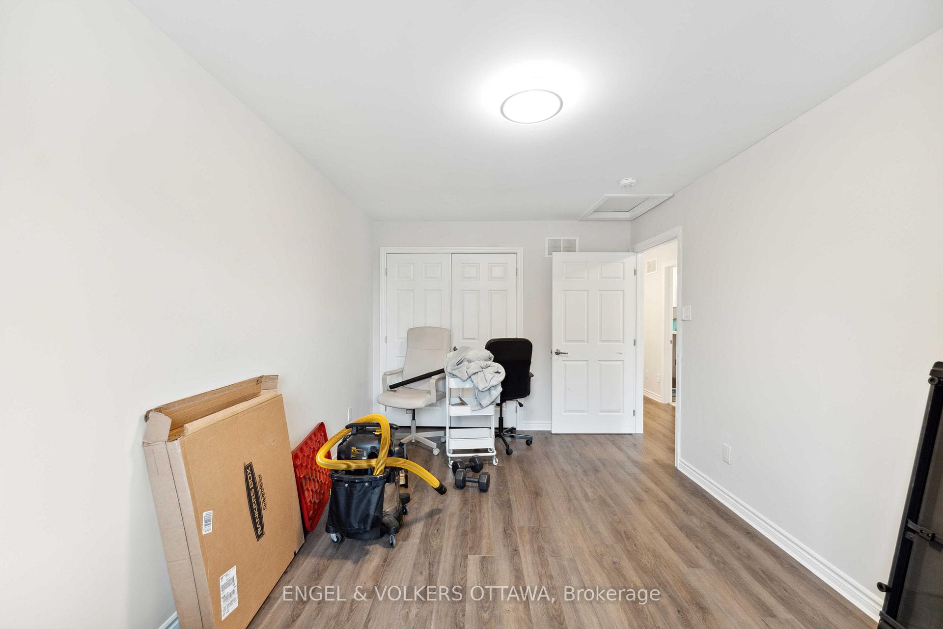 2283 Watercolours Way photo 32