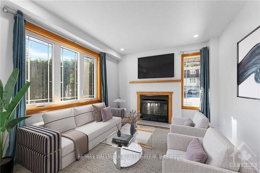366 Pickford Drive photo 6
