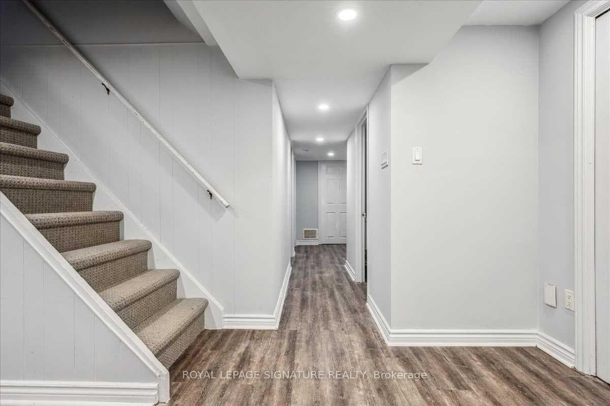 2438 Padstow Crescent photo 4