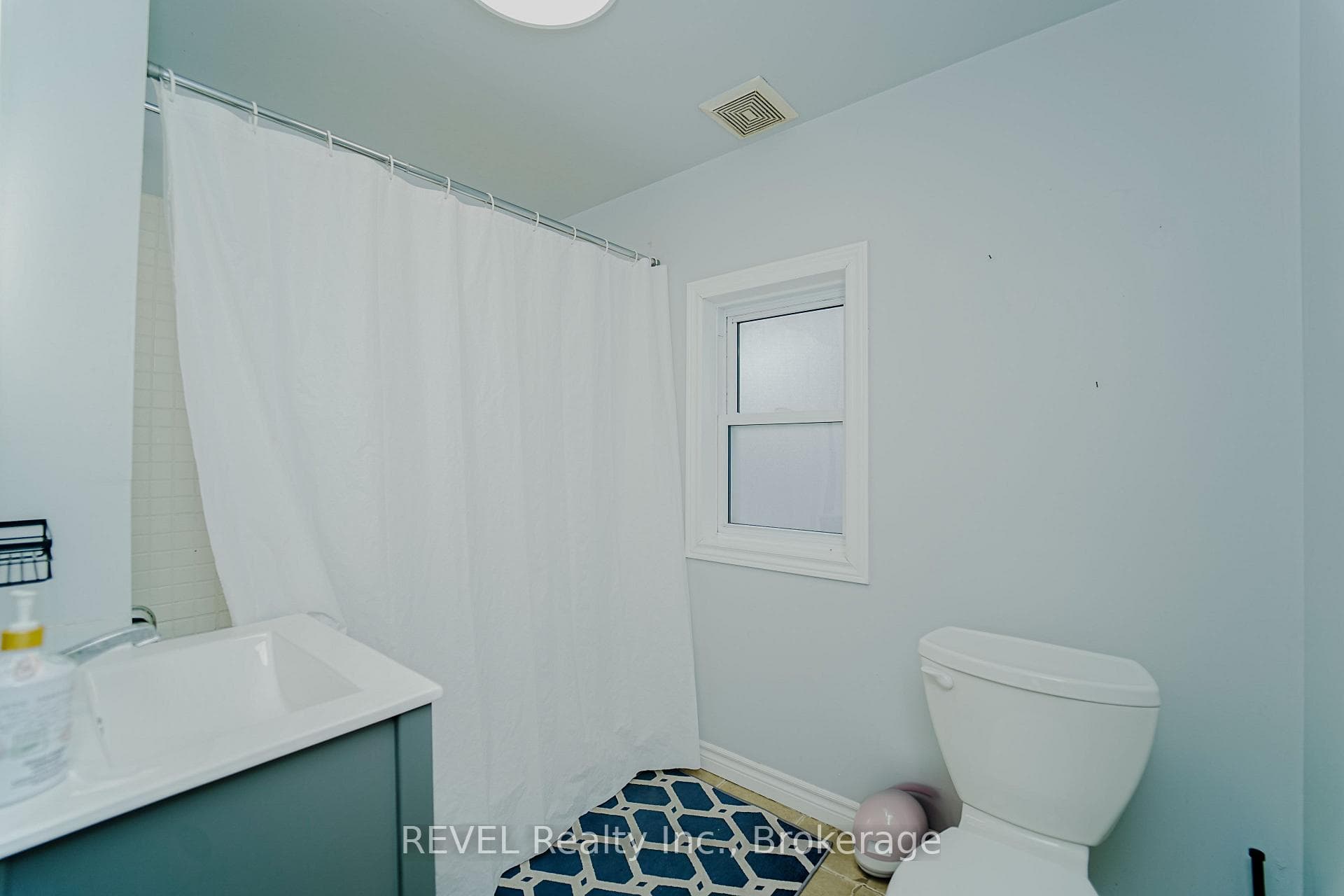 4586 Fifth Avenue photo 22