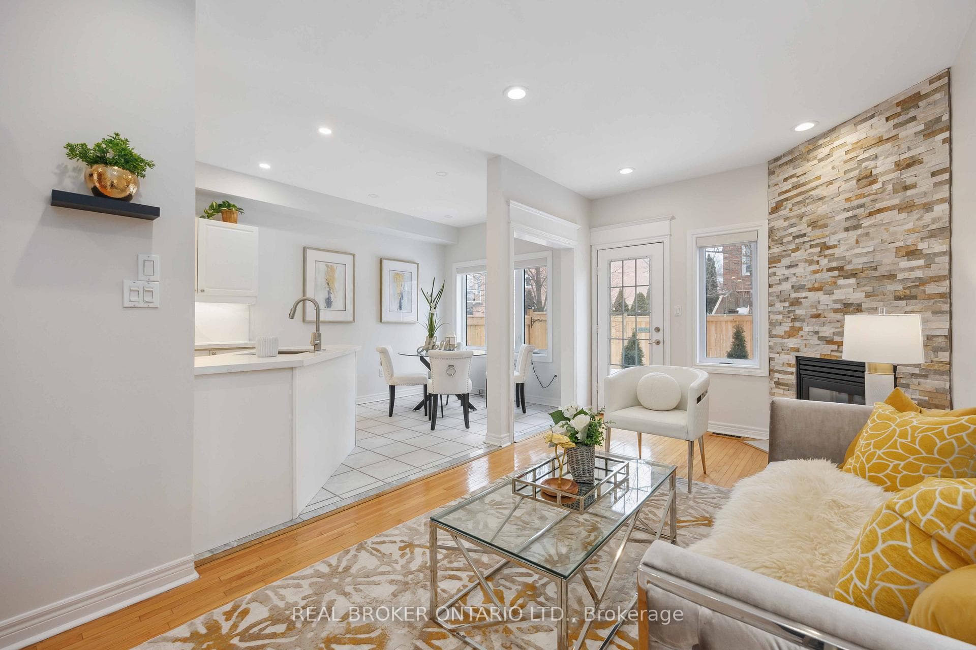 255 Shaftsbury Avenue Unit 66 photo 14