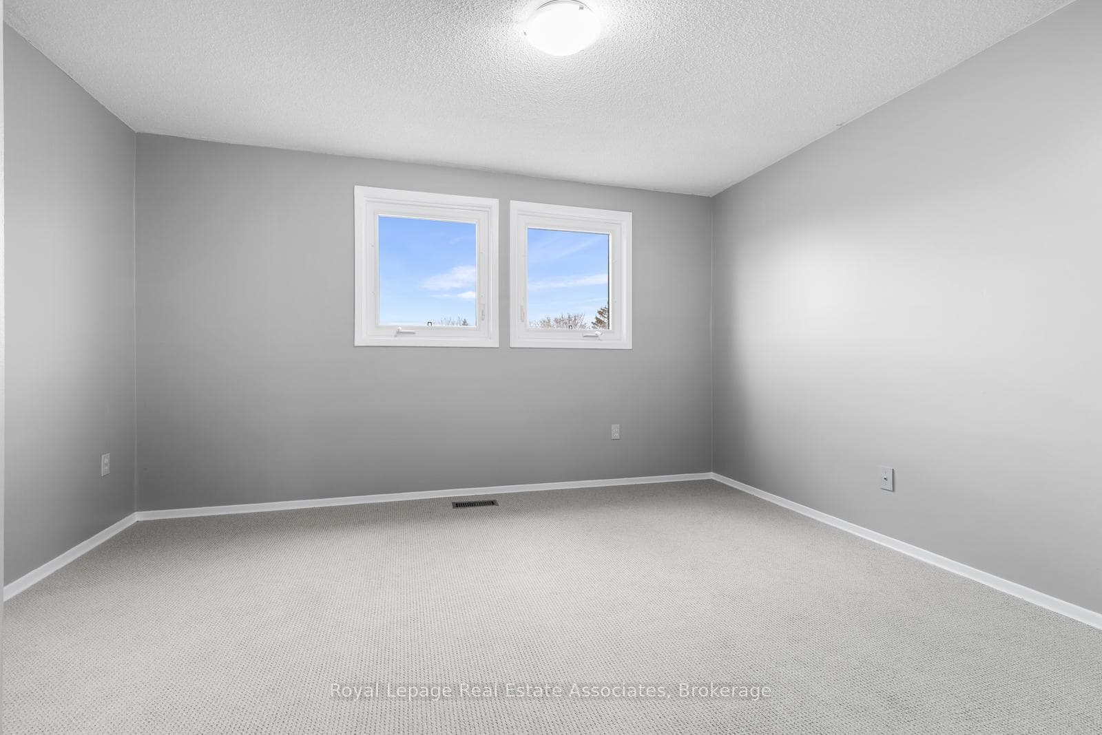 81 Lund Street photo 23