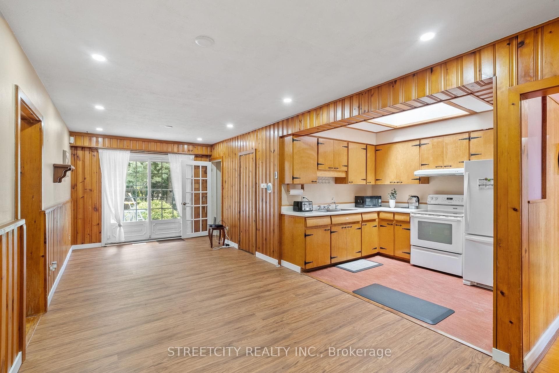 937 Luxton Drive photo 12