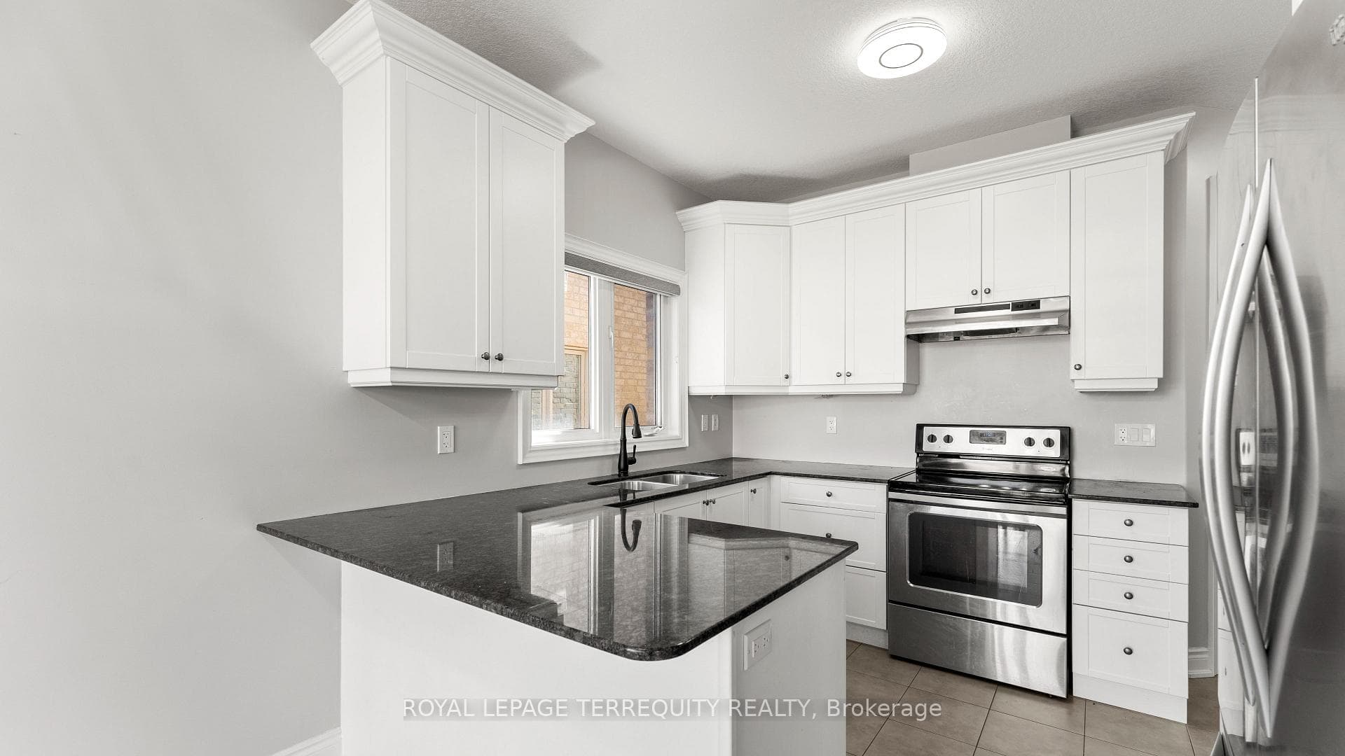 1818 Lamstone Street photo 9