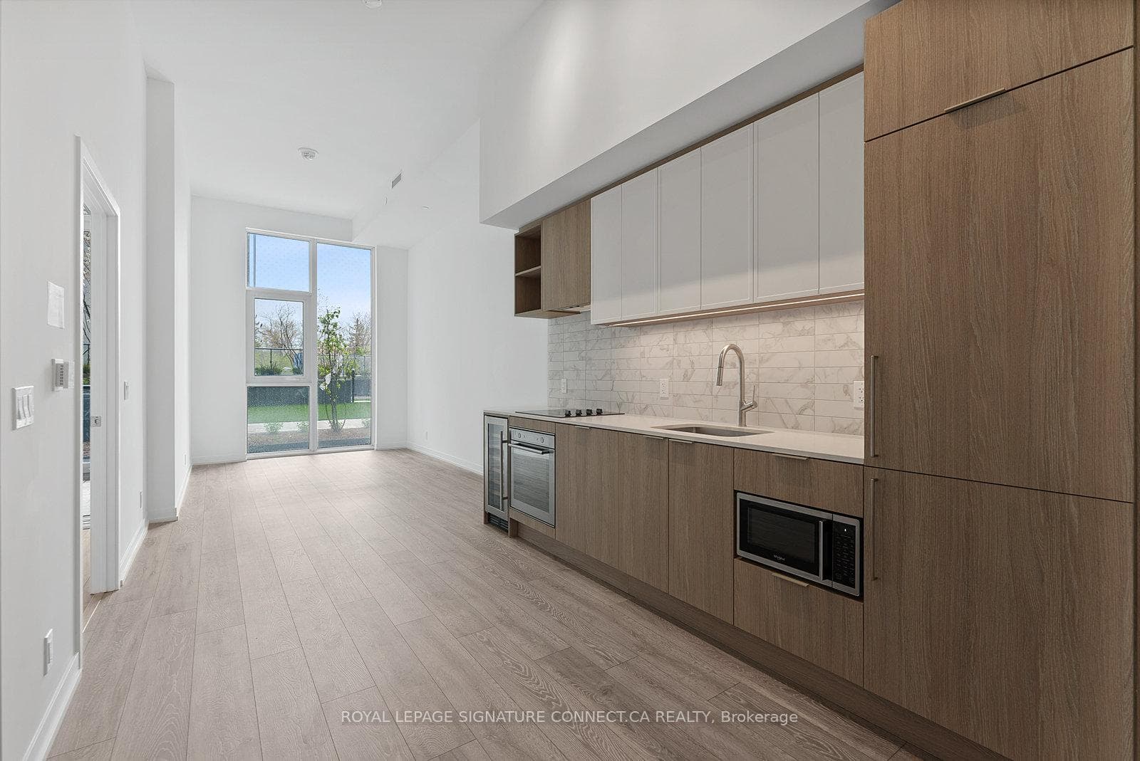2020 Bathurst Street Unit 202 photo 5