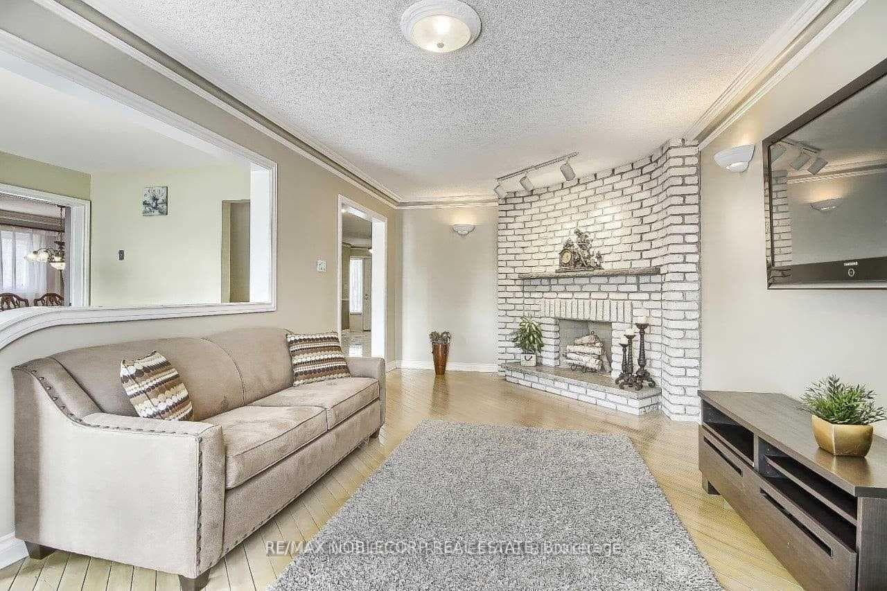 25 Pilkington Crescent photo 11