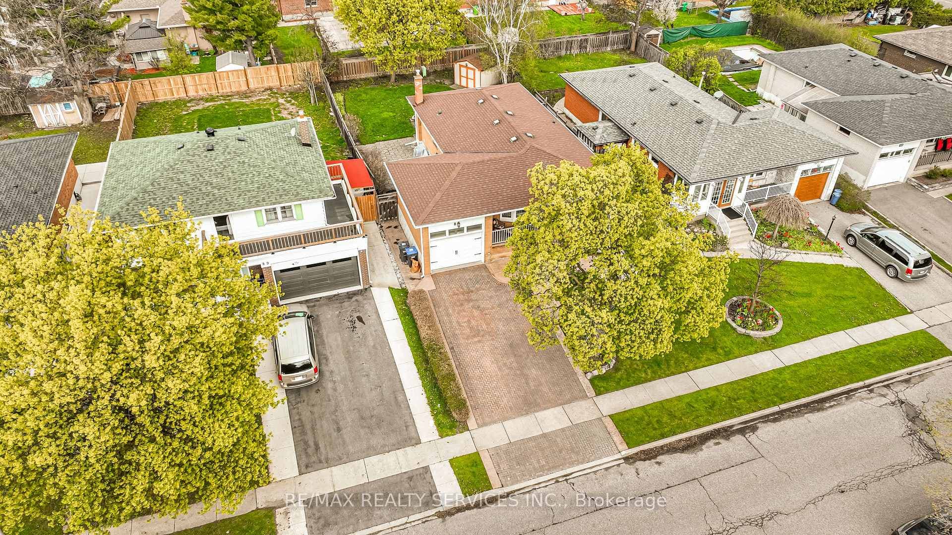 87 Ambleside Drive photo 40