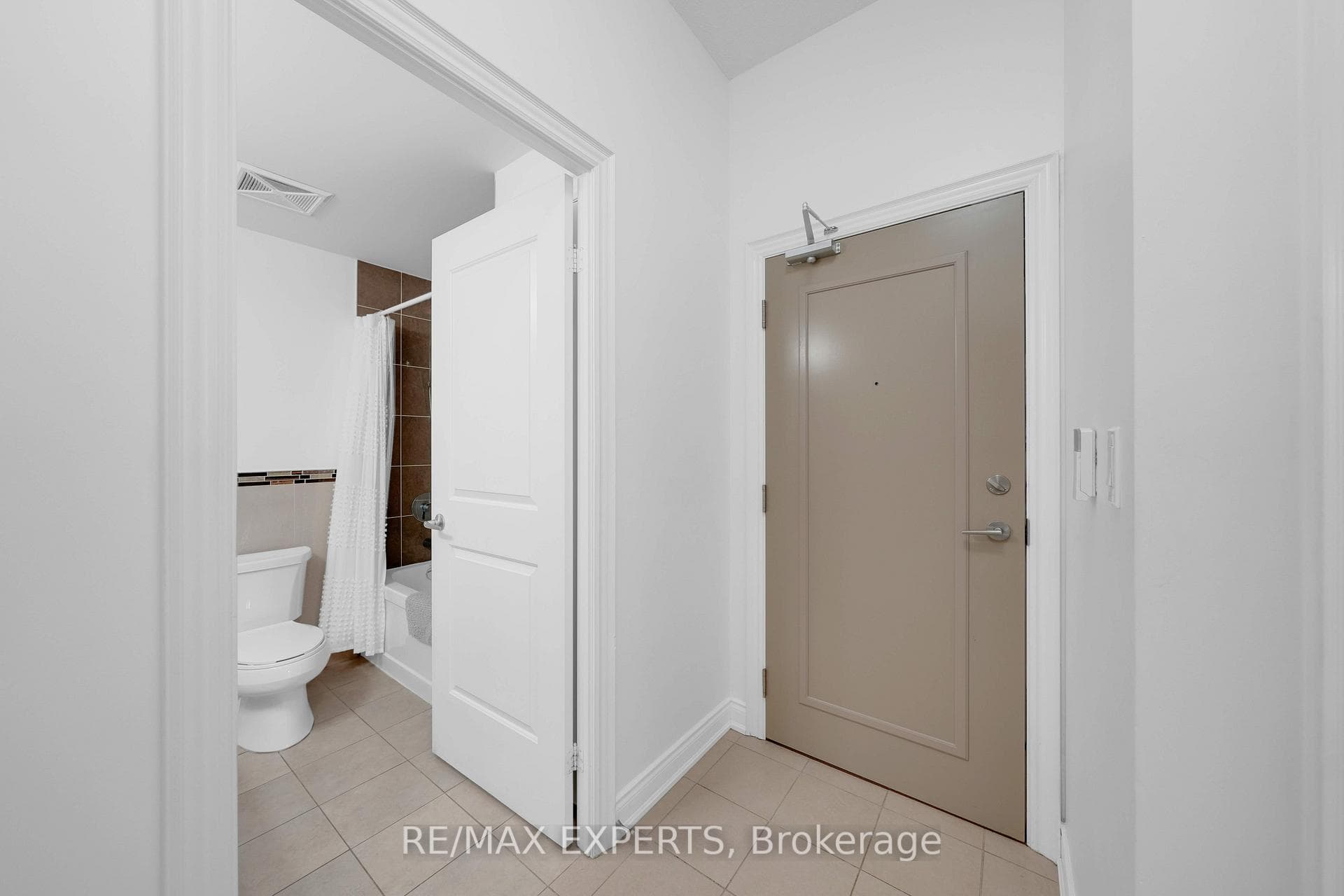 2396 Major Mackenzie Drive Unit 113 photo 8