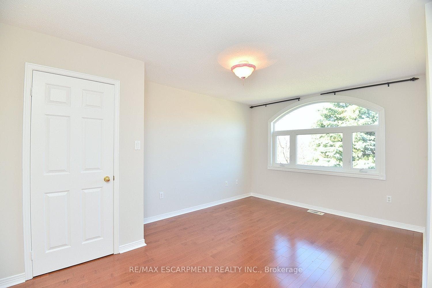 4358 Latimer Crescent photo 26
