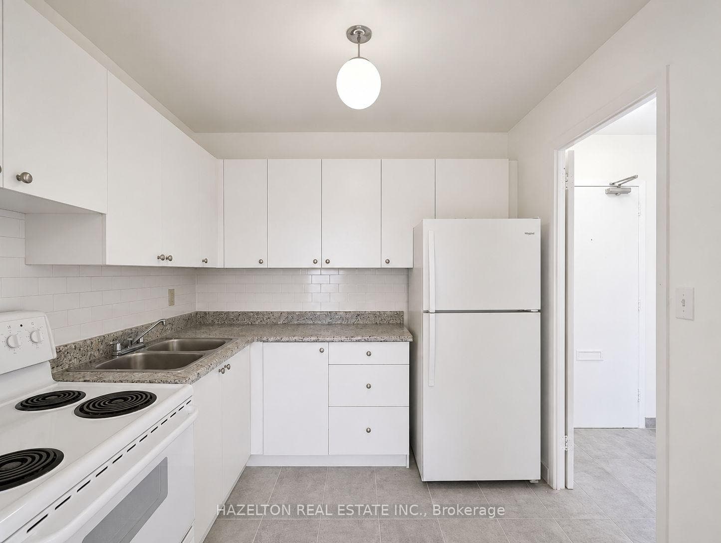 1665 Bloor Street Unit 702 photo 3