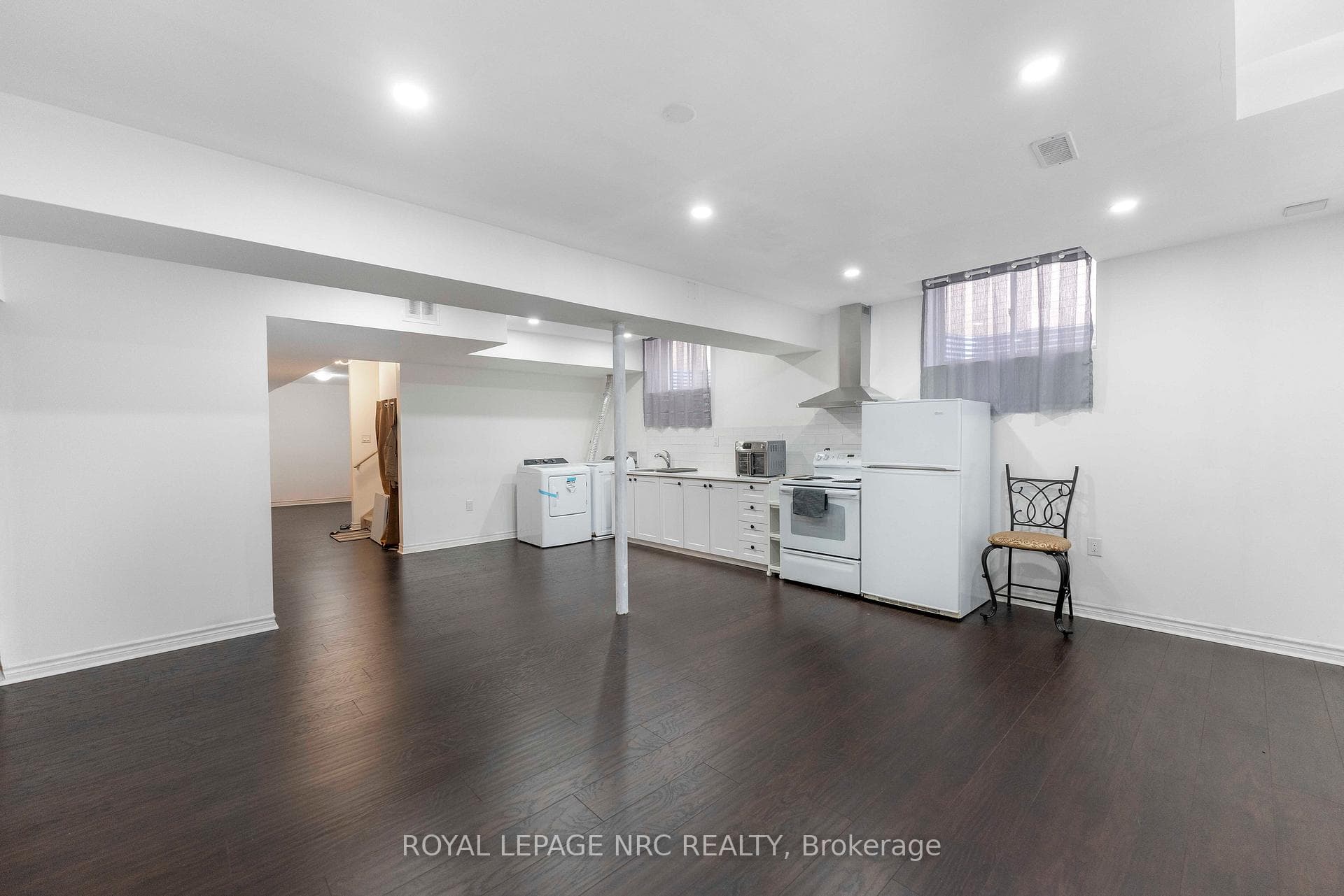 12 Swan Avenue photo 39