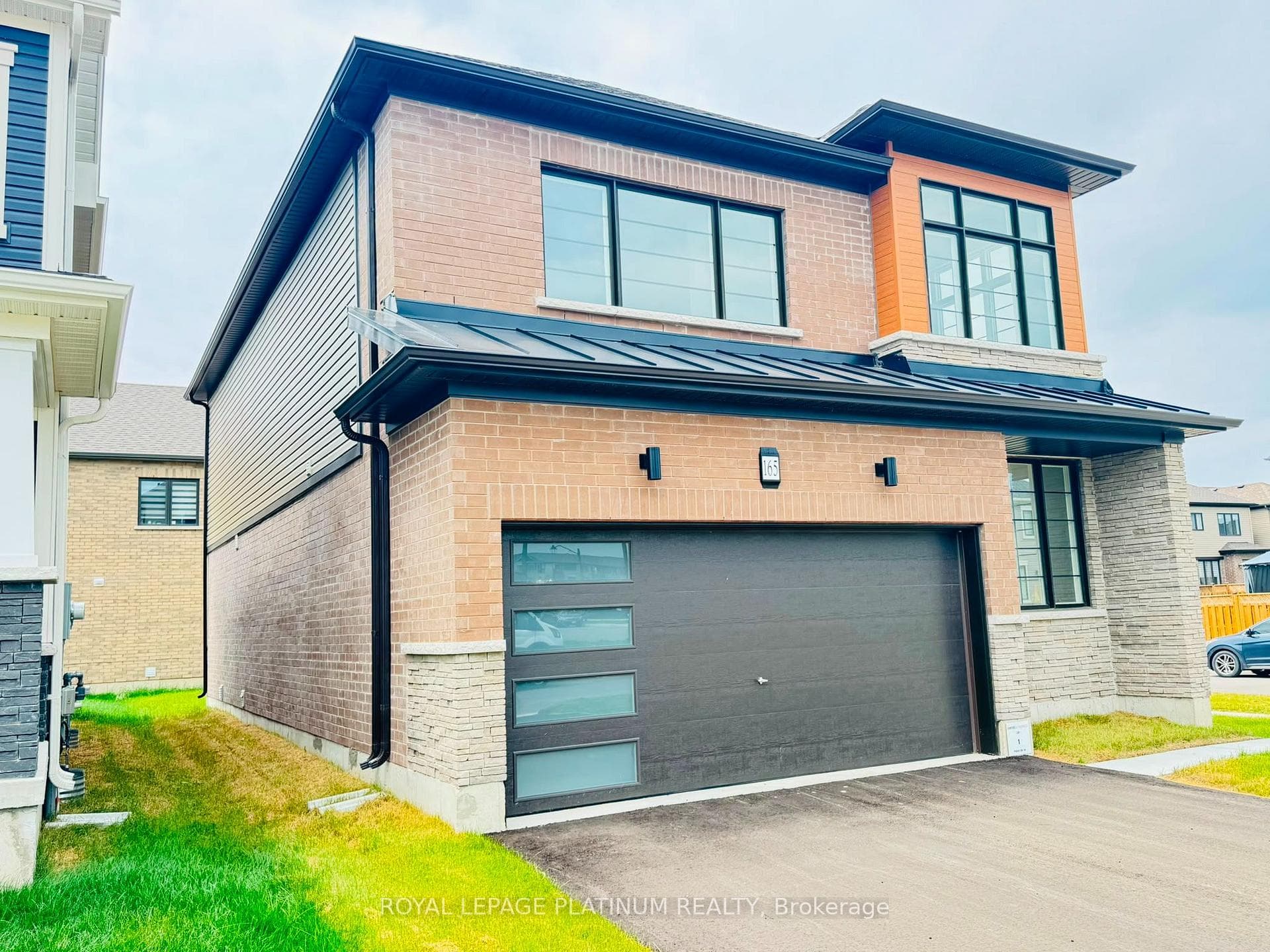165 Wilmot Road photo 4