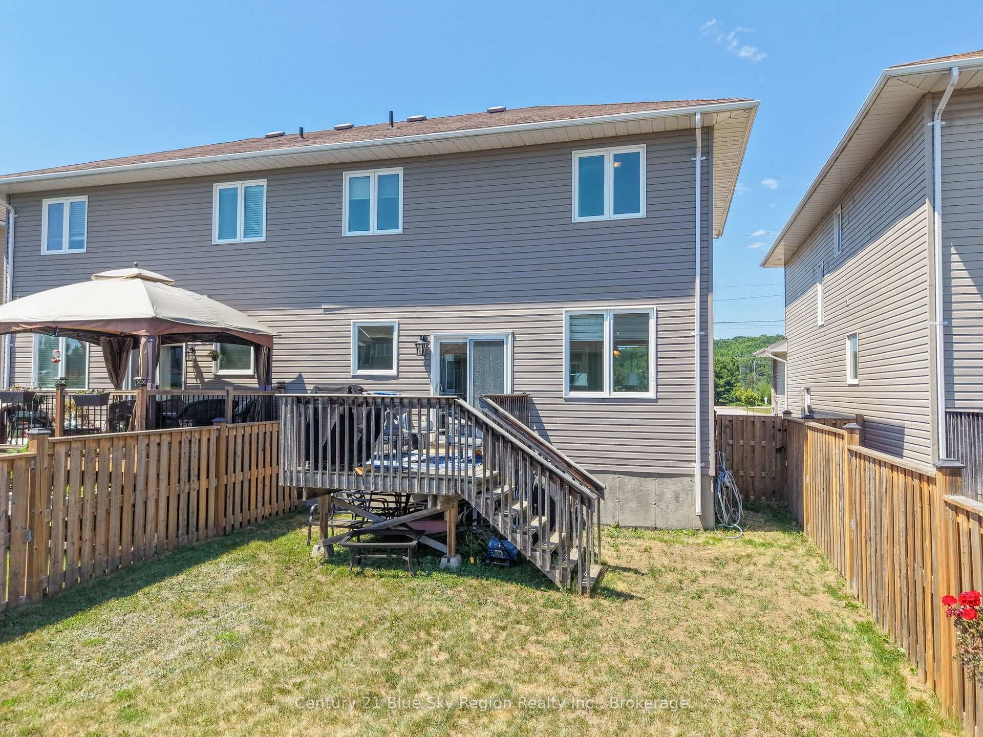 493 Norman Avenue photo 4