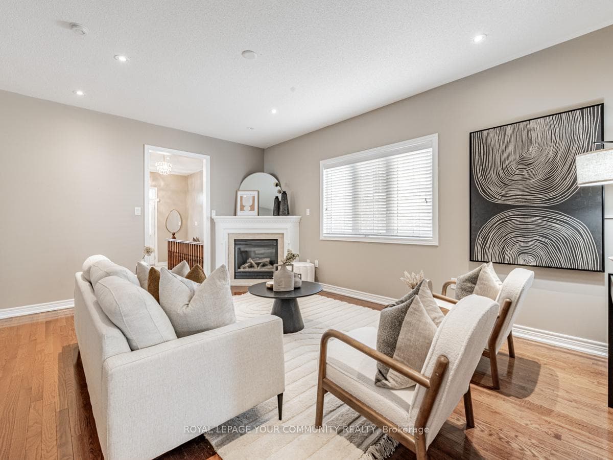 201 Queen Filomena Avenue photo 10