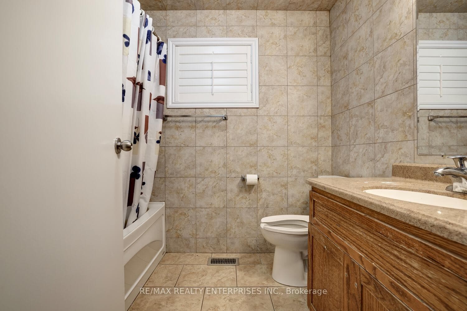 1751 Queen Street photo 21