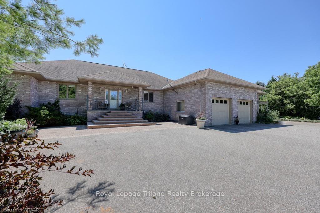 6325 DUNDAS Street photo 15