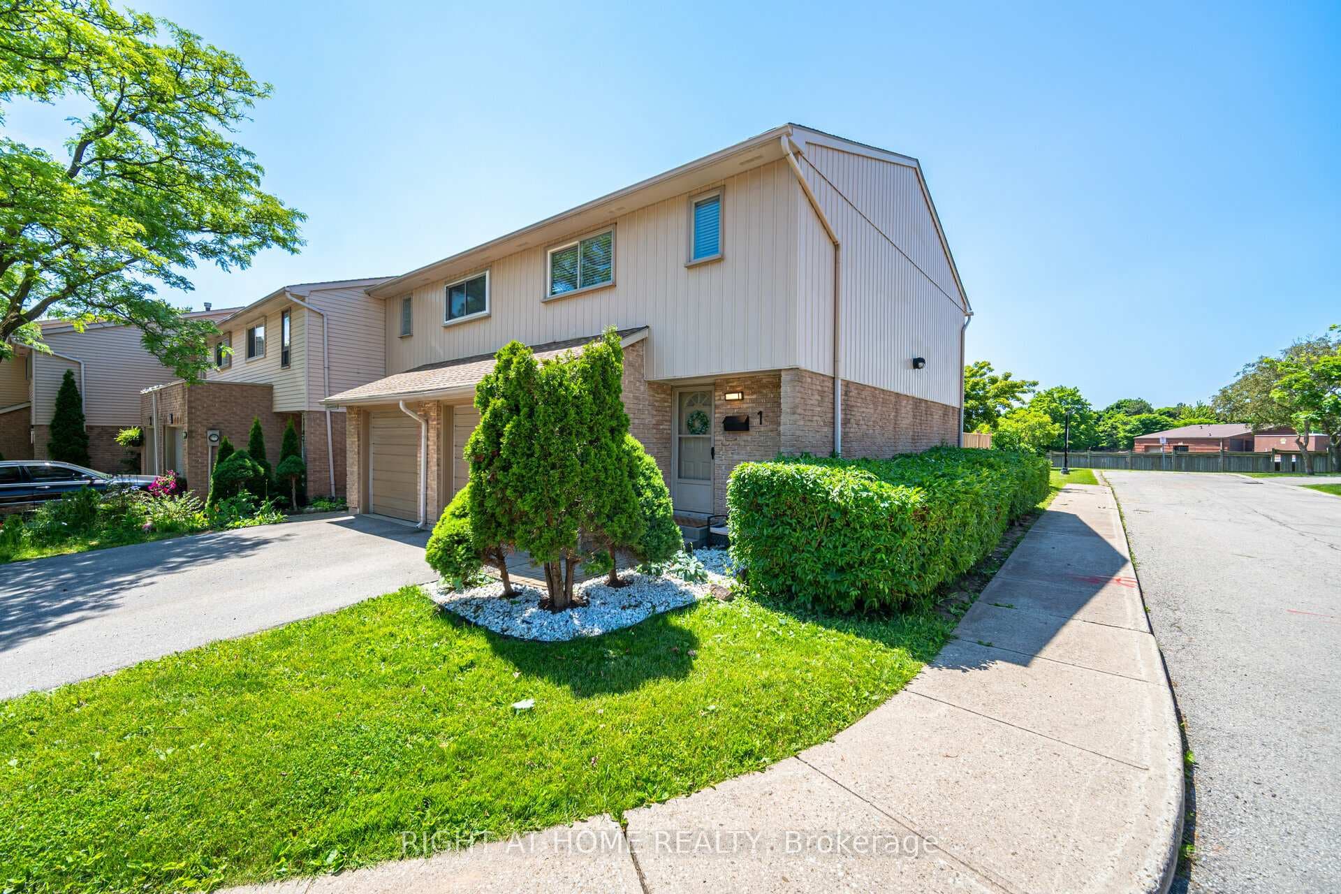 1516 Lancaster Drive Unit 1 photo 3