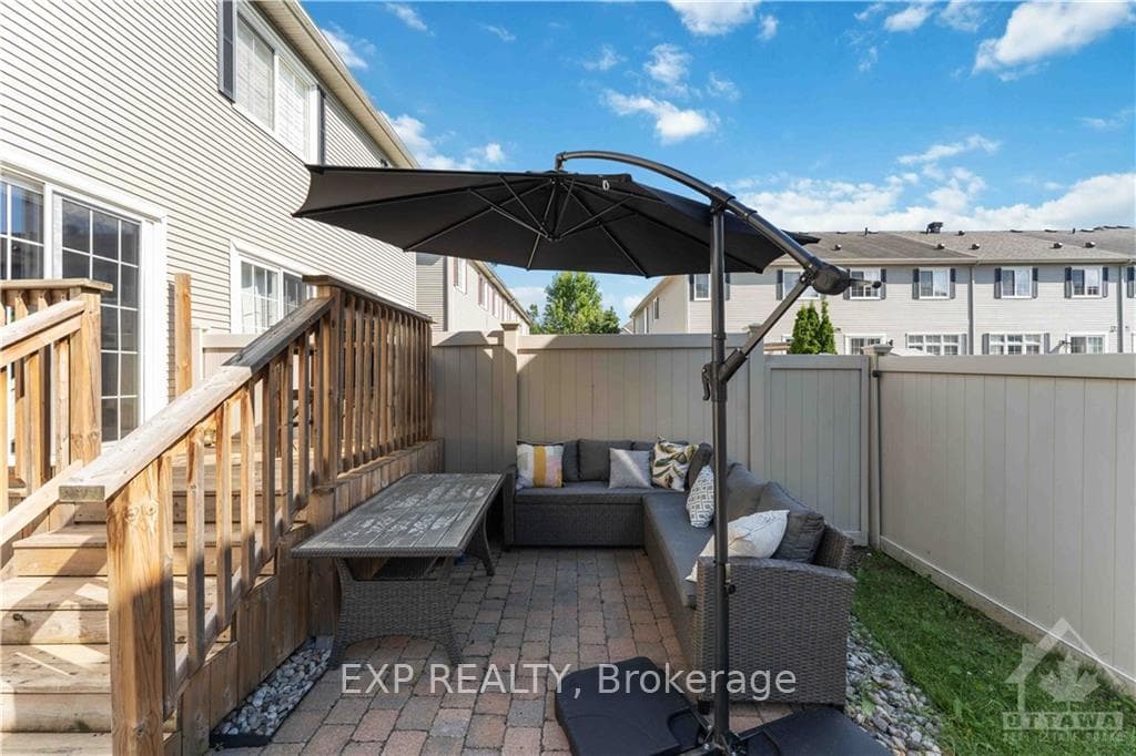 548 ASHBOURNE Crescent photo 25