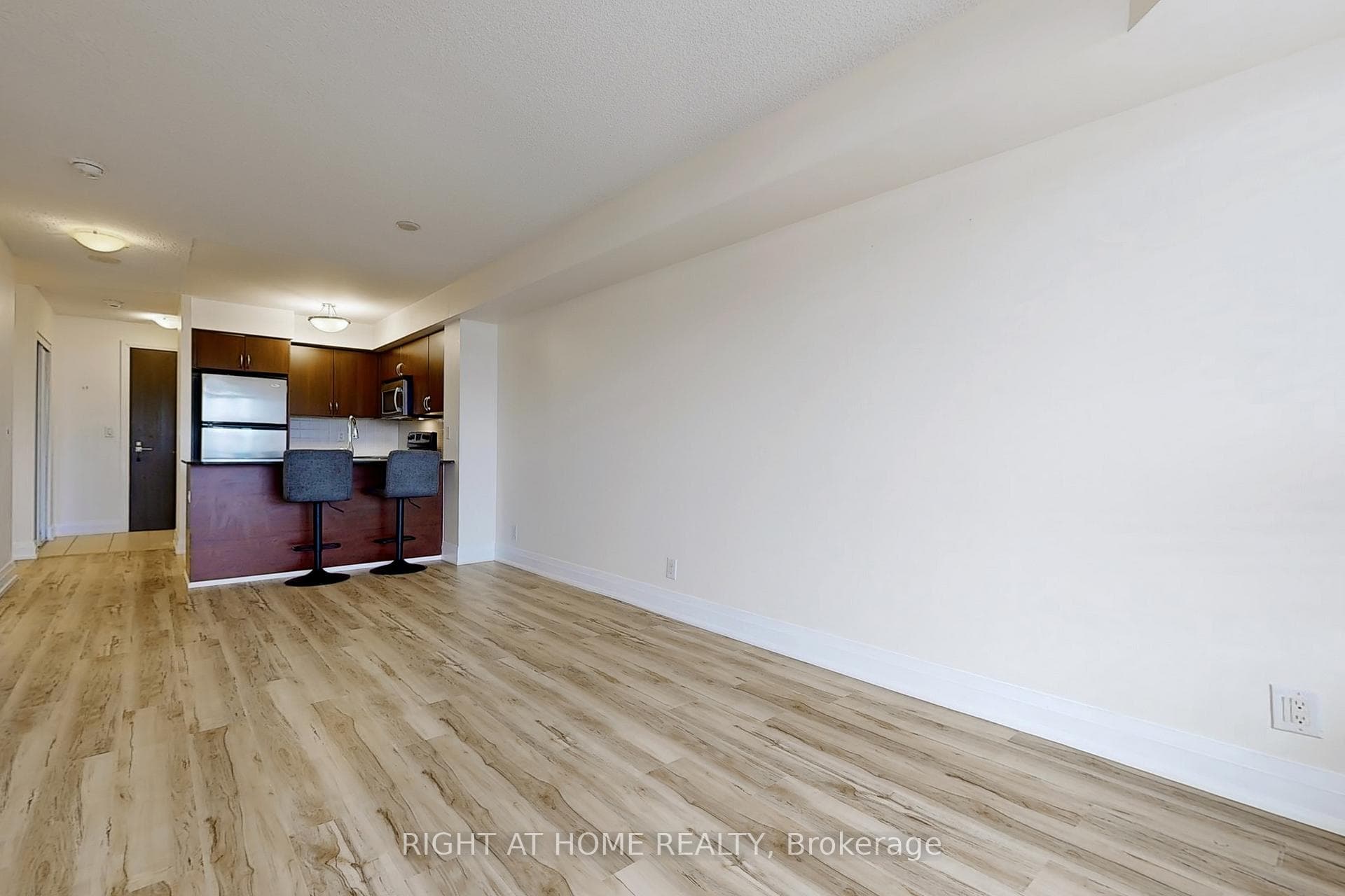 1060 Sheppard Avenue Unit 212 photo 5