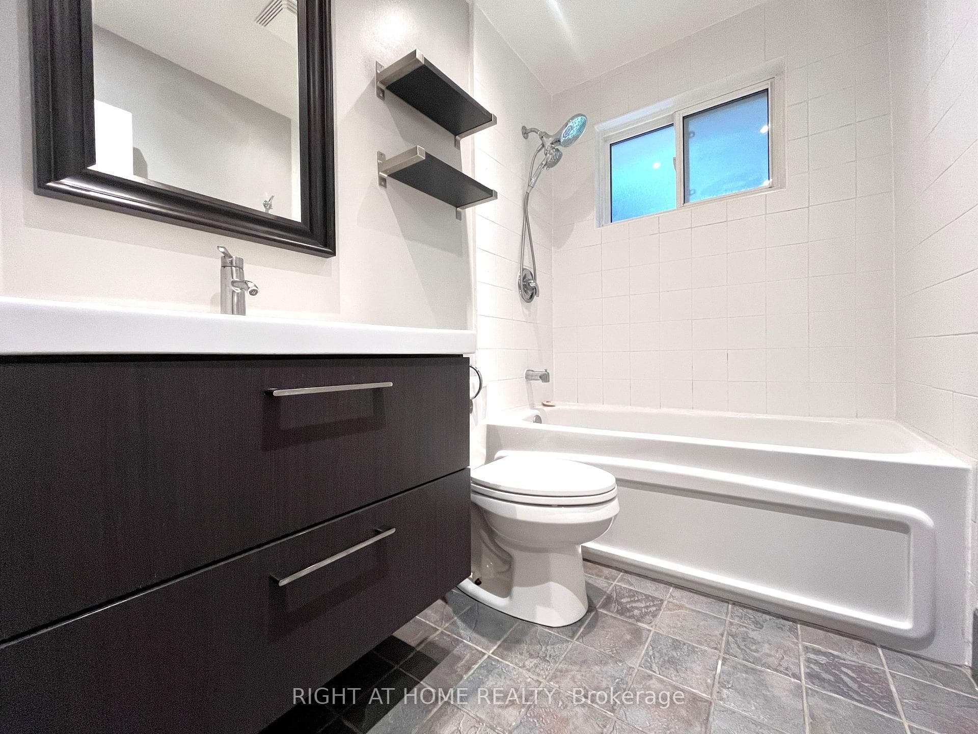 103 Baker Street Unit Upper photo 10