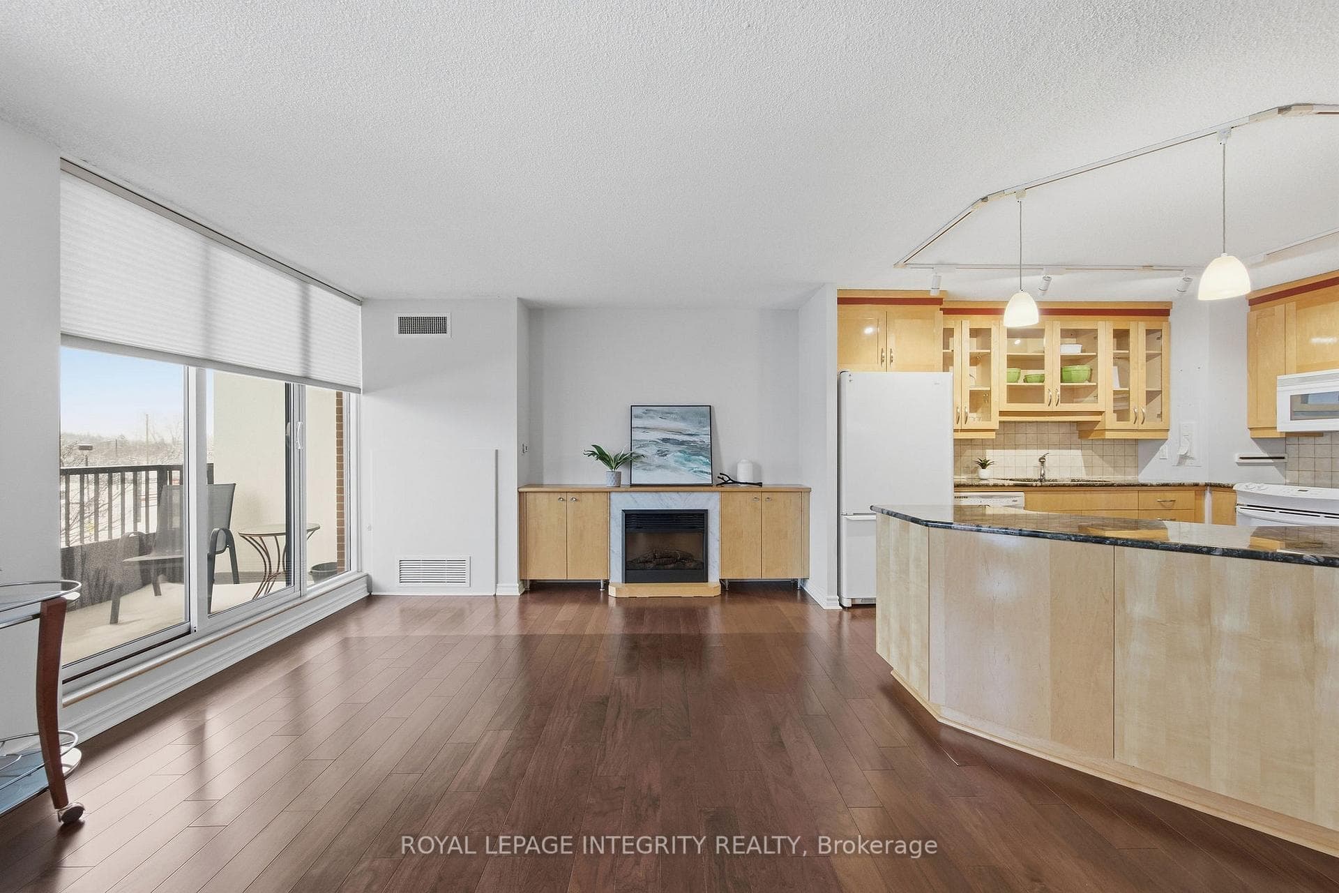 2951 Riverside Drive Unit 305 photo 14
